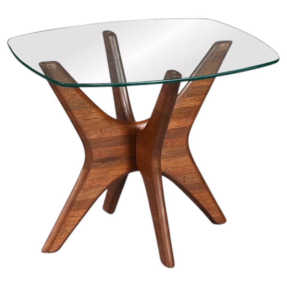 What size should a side table be?