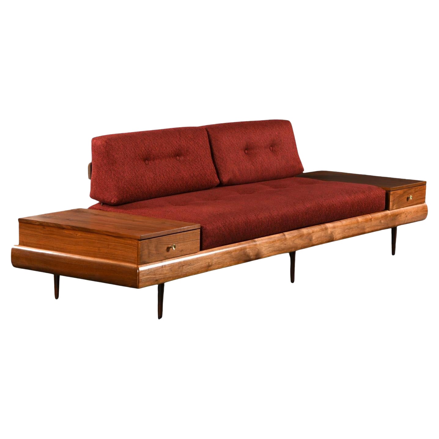 Adrian Pearsall Canapé à plateforme de style 1709-S avec tables d'extrémité flottantes en noyer