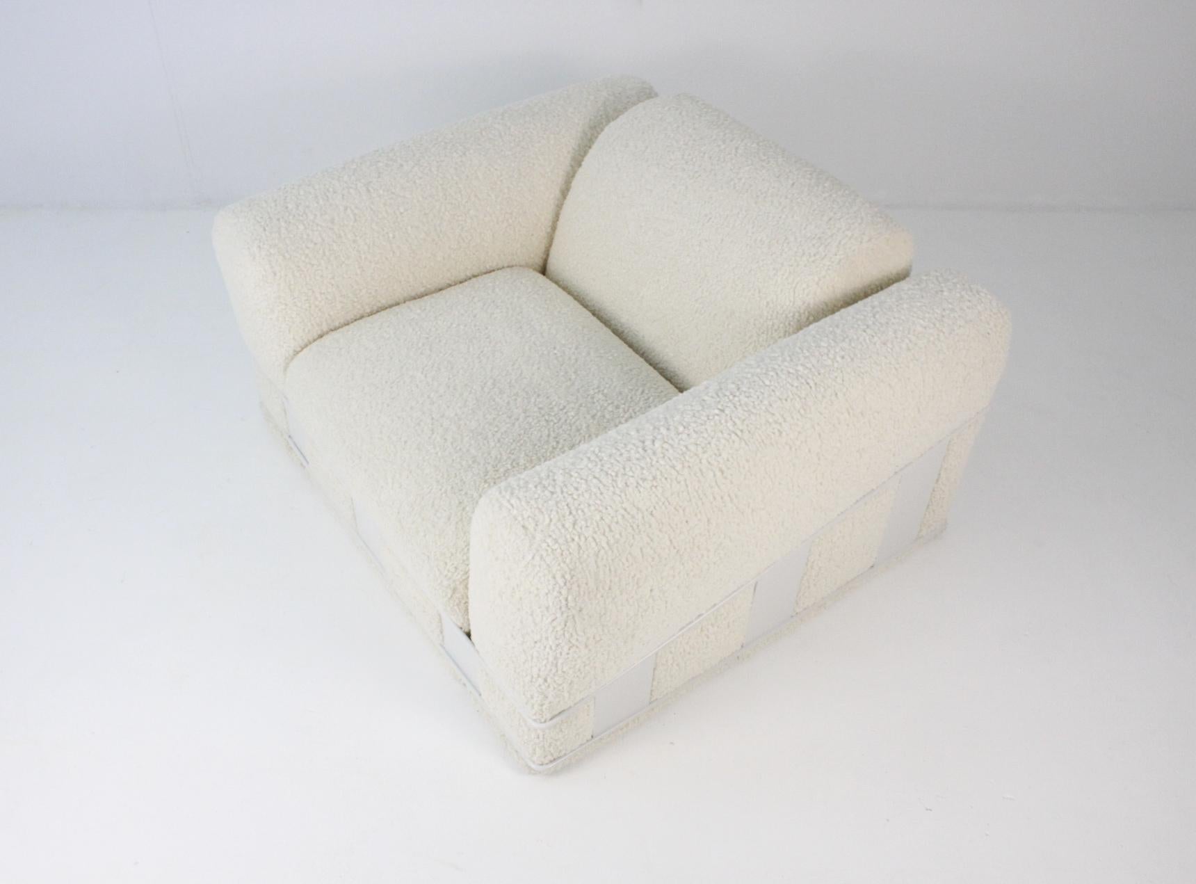 Great Craft and Associates caged lounge chair designed by Adrian Pearsall. Chair is early 1970s. This chair has custom Boucle and Custom off white powder coated frame. one of a kind statement piece. 


Versatile chair that works well with any