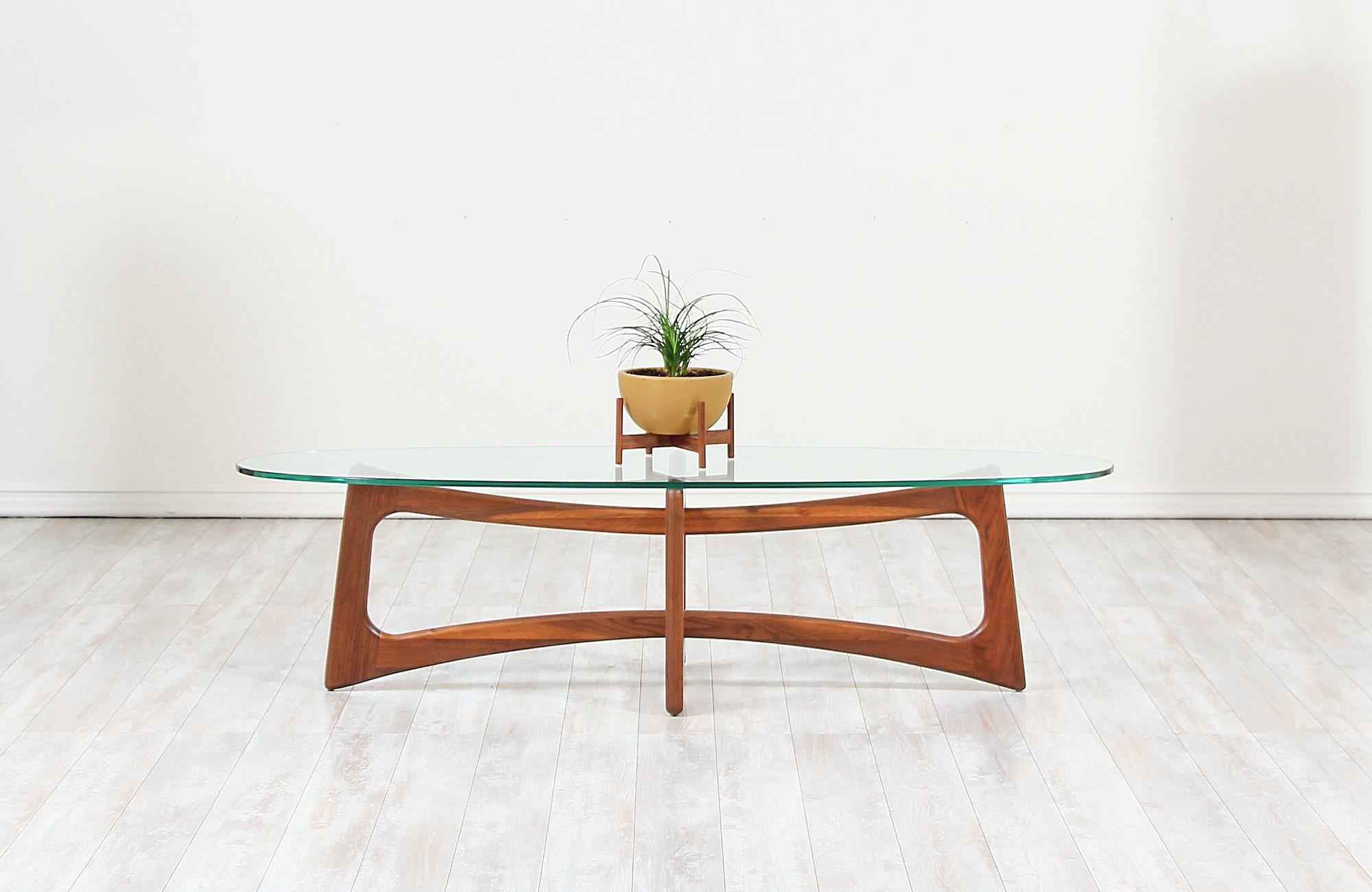 Stylish modern coffee table model 2454-TGO designed by Adrian Pearsall for Craft Associates in the United States, circa 1960s. Designed by one of the most iconic American designers, this model is often referred to as the “Ribbon Table” due to its