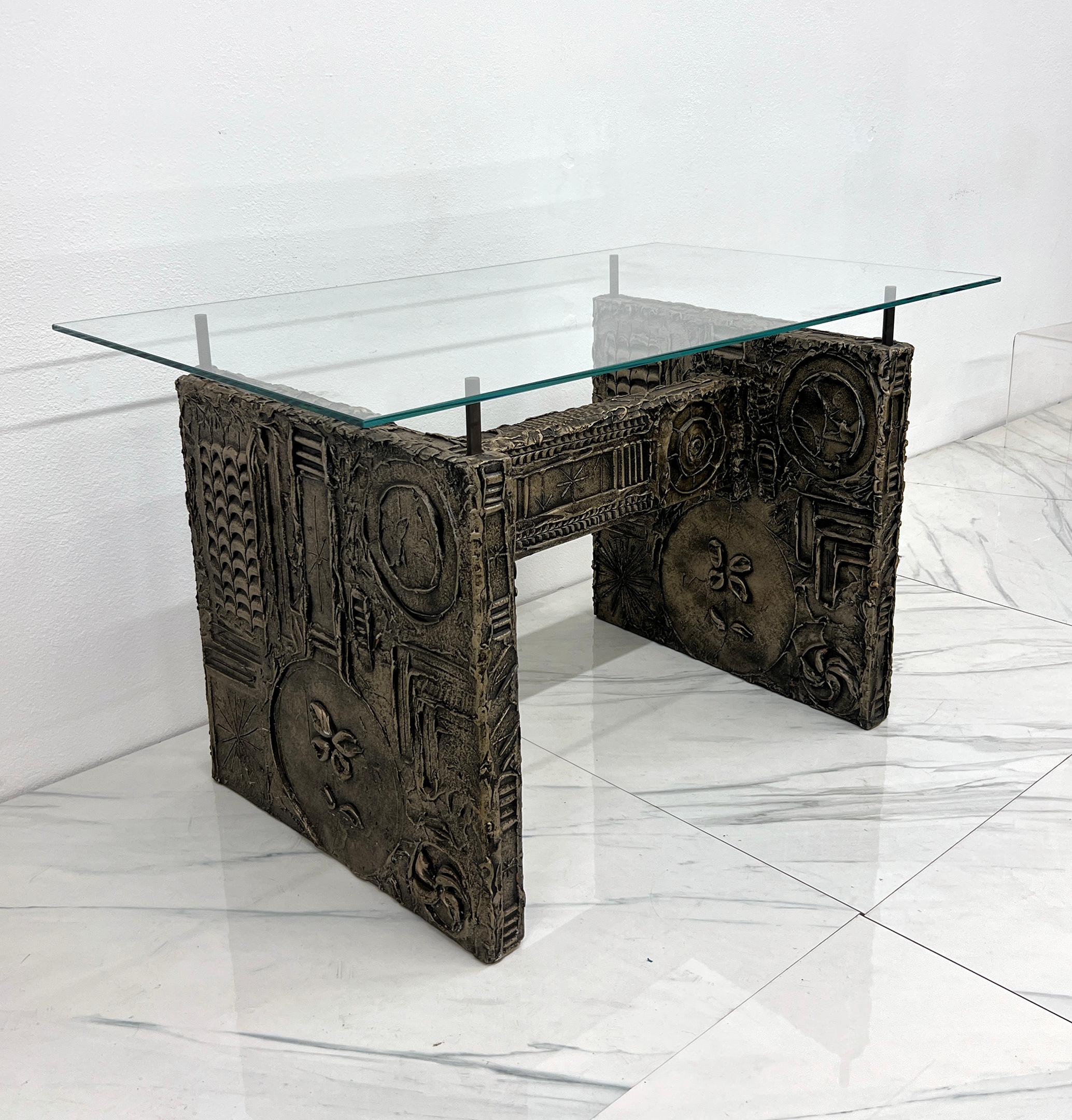 Designed by the legendary Adrian Pearsall, this brutalist dining table base was his answer to Evans’ high-end, sculptural designs—because not everyone could afford a one-of-a-kind welded masterpiece straight from the PE workshop. But let’s be clear: