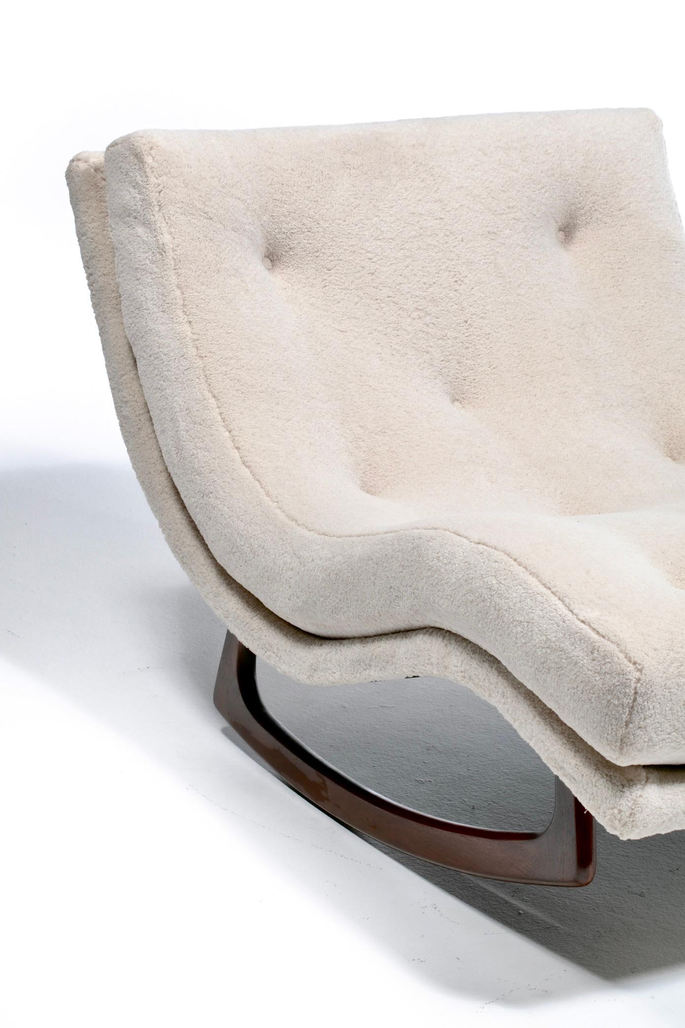 Adrian Pearsall Chaise Lounge Rocker in finto shearling color sabbia pallida in vendita 3