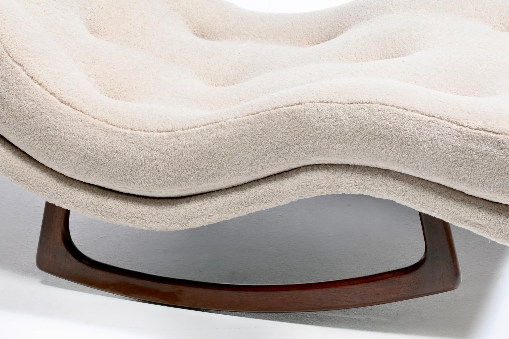 Adrian Pearsall Chaise Lounge Rocker in finto shearling color sabbia pallida in vendita 4
