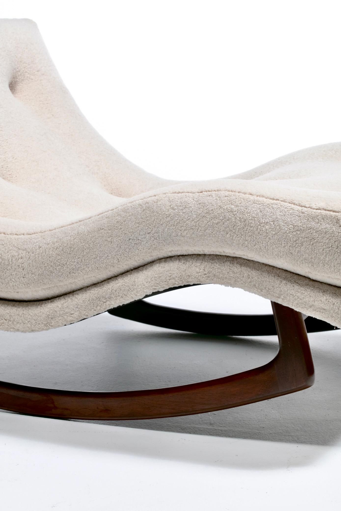 Adrian Pearsall Chaise Lounge Rocker in finto shearling color sabbia pallida in vendita 7