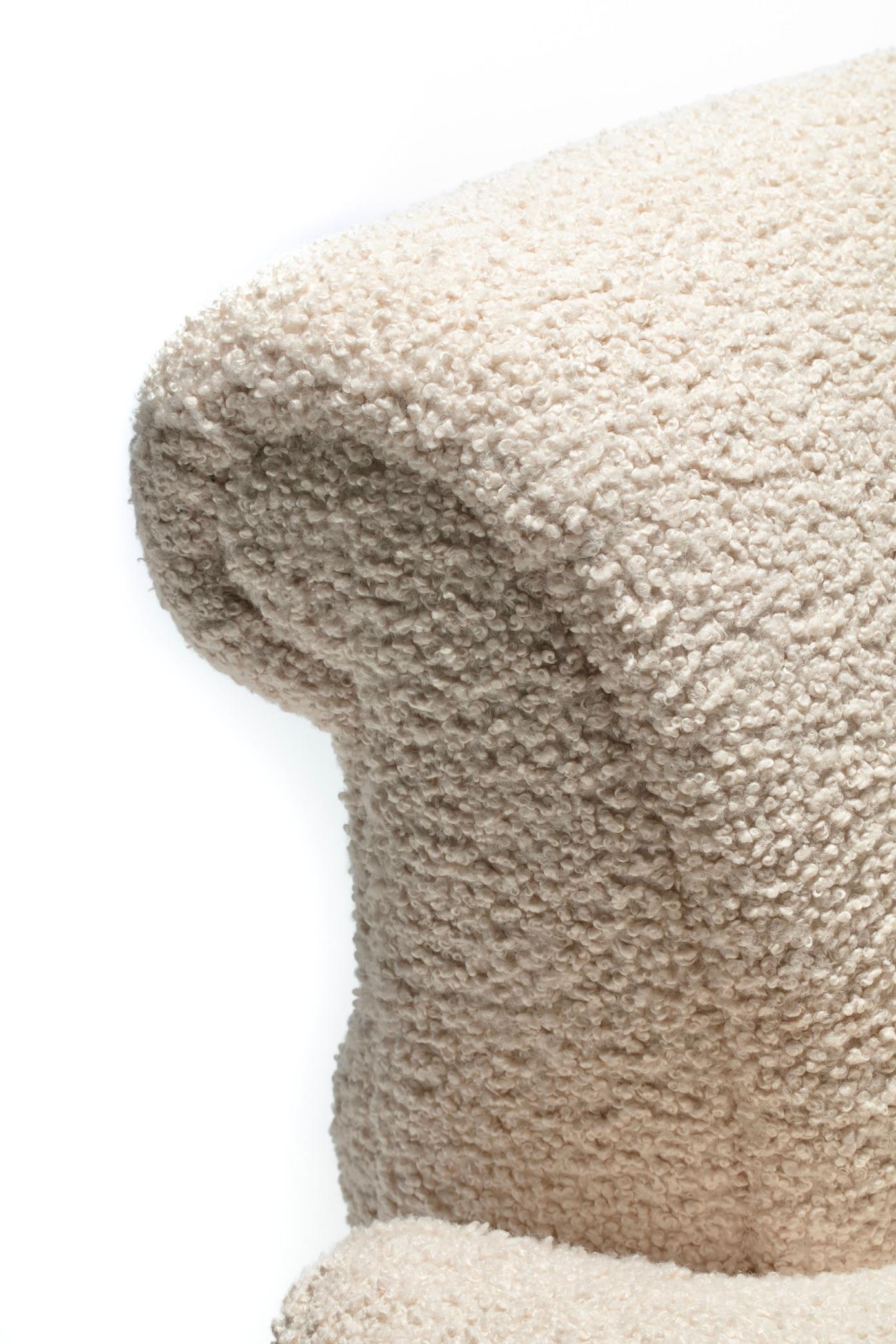 Chaise pantoufle post-moderne canalisée Adrian Pearsall en bouclé blanc ivoire en vente 4
