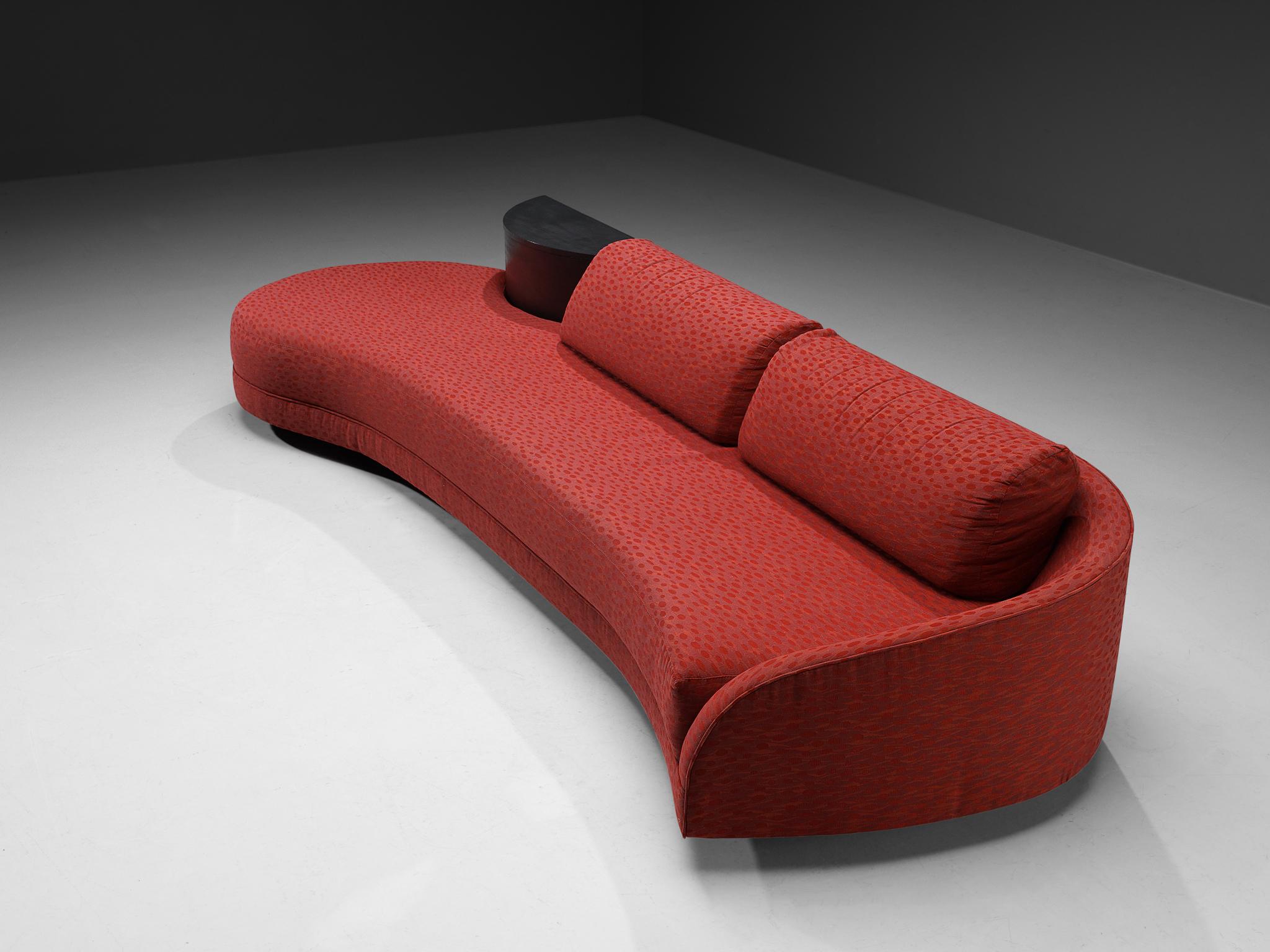 Adrian Pearsall für Crafts Associations, Wolkensofa, Stoff, Nussbaum, Vereinigte Staaten, 1960er Jahre

Das Sofa Cloud von Adrian Pearsall zeichnet sich durch eine lange, asymmetrische Sitzfläche aus, die von geschwungenen, skulpturalen Linien