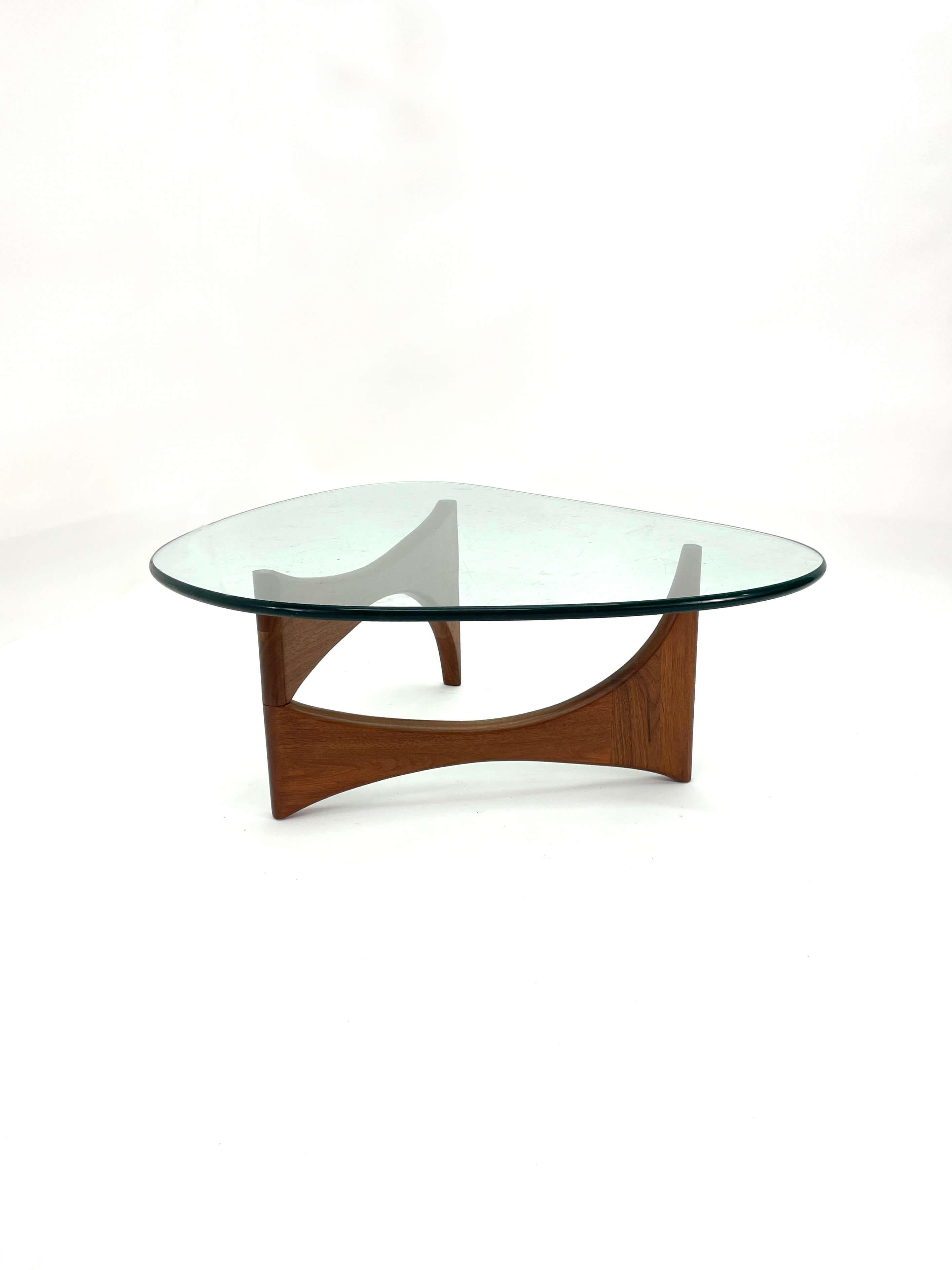 A vintage walnut coffee table designed by Adrian Pearsall. Very must in the style of Noguchi but this is an original design by Adrian Pearsall. 

Features a beautiful geometric tripod walnut base and a triangular glass top. Base is in excellent