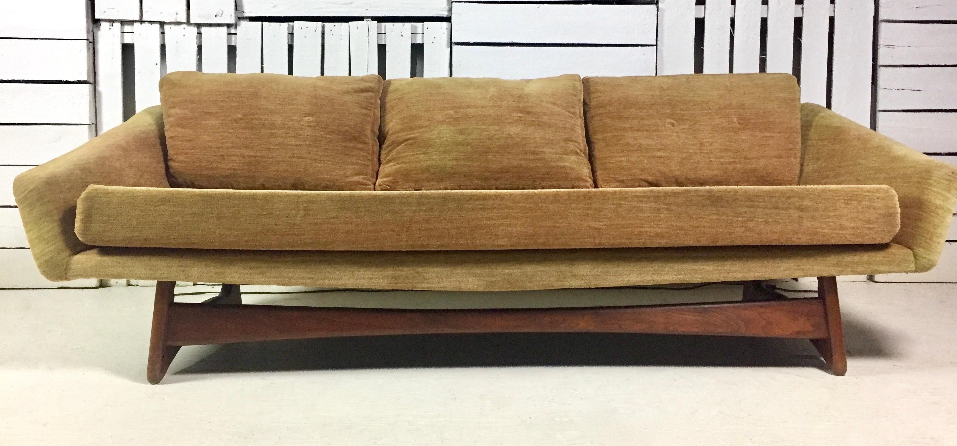 Adrian Pearsall Craft Associates Golden Brown Mid-Century Modern Sofa In Good Condition In West Hartford, CT
