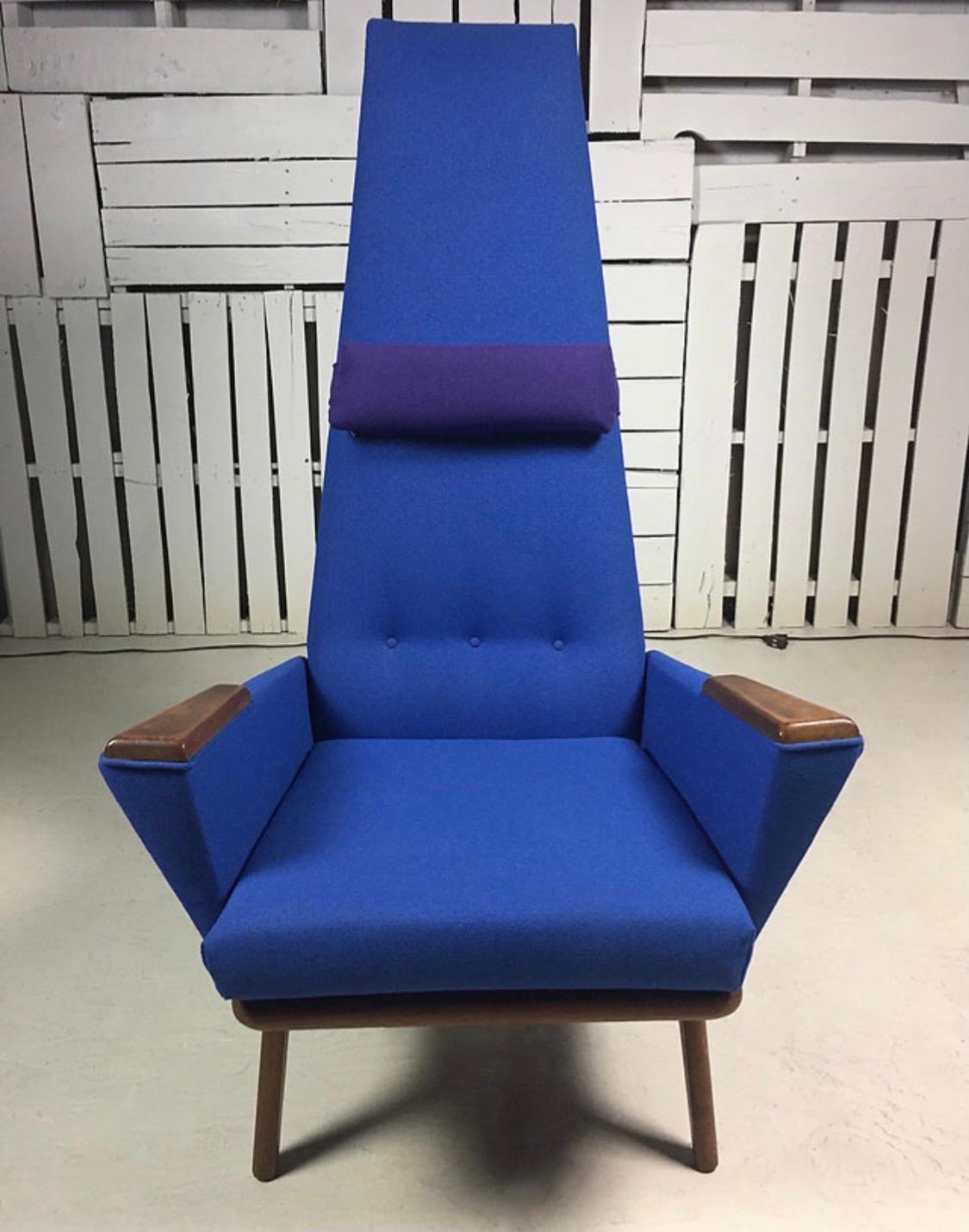 Newly upholstered Pearsall Slim Jim chair, quite magnificent. Set apart by its height, 55