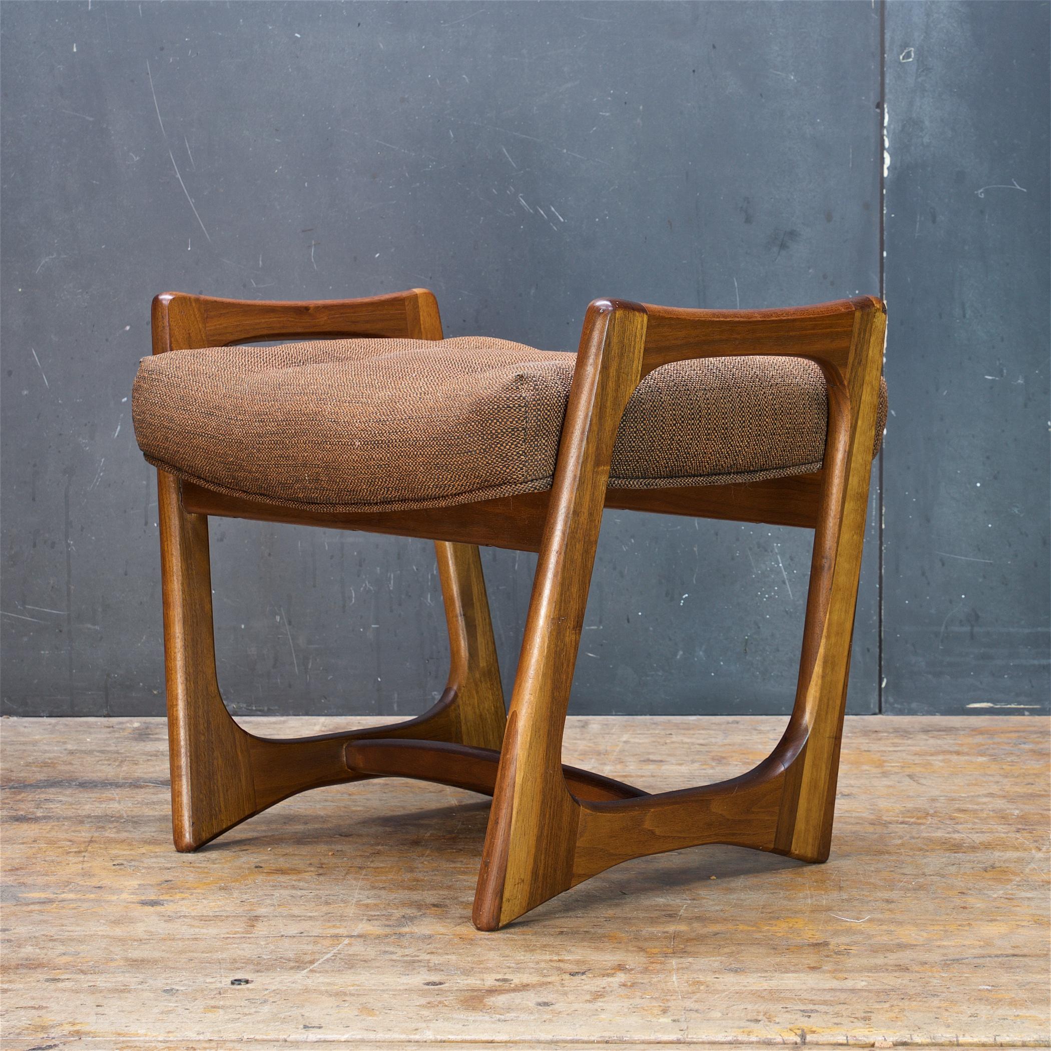 Architectural form, with staved American Walnut frame, and beautiful and contrasting wood grains. 
Measurements: W 23 x D 16.5 x H 18.5 and Seat H 16 in.

