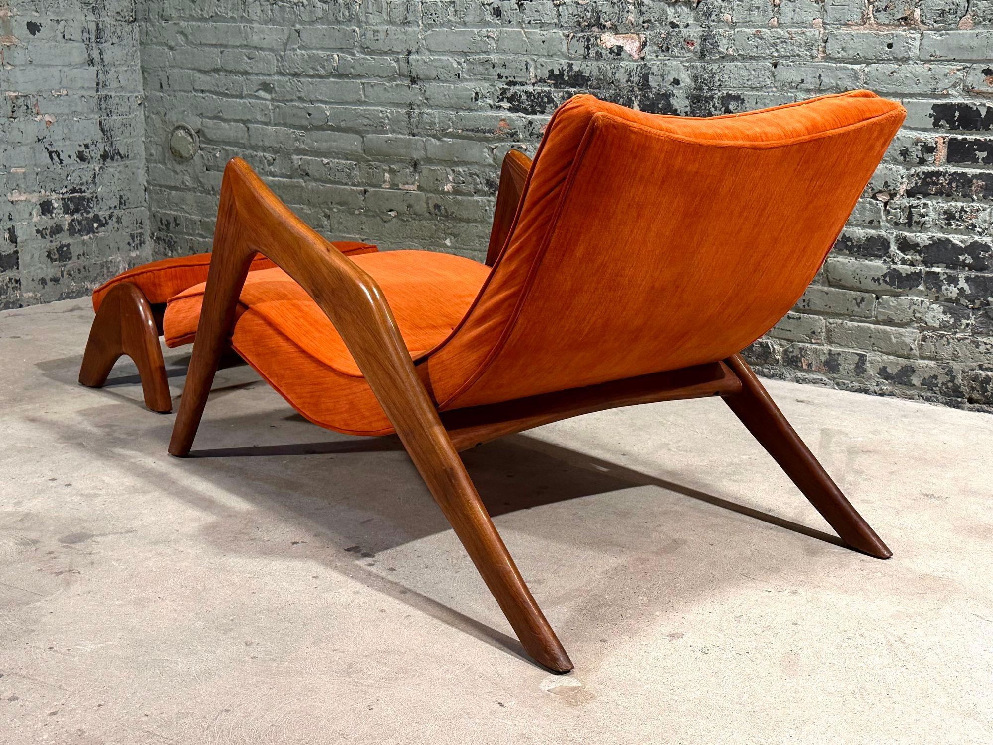 Adrian Pearsall „Crescent“ Loungesessel und Ottomane, 1960 (Mitte des 20. Jahrhunderts) im Angebot