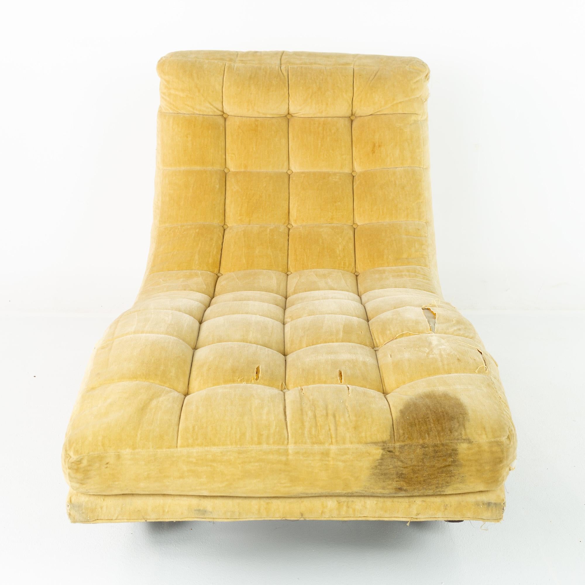 Adrian Pearsall for Craft Associates mid century rocking chaise lounge chair

This chair measures: 30.5 wide x 63 deep x 34.25 inches high, with a seat height of 17 inches

Ready for new upholstery

?All pieces of furniture can be had in what