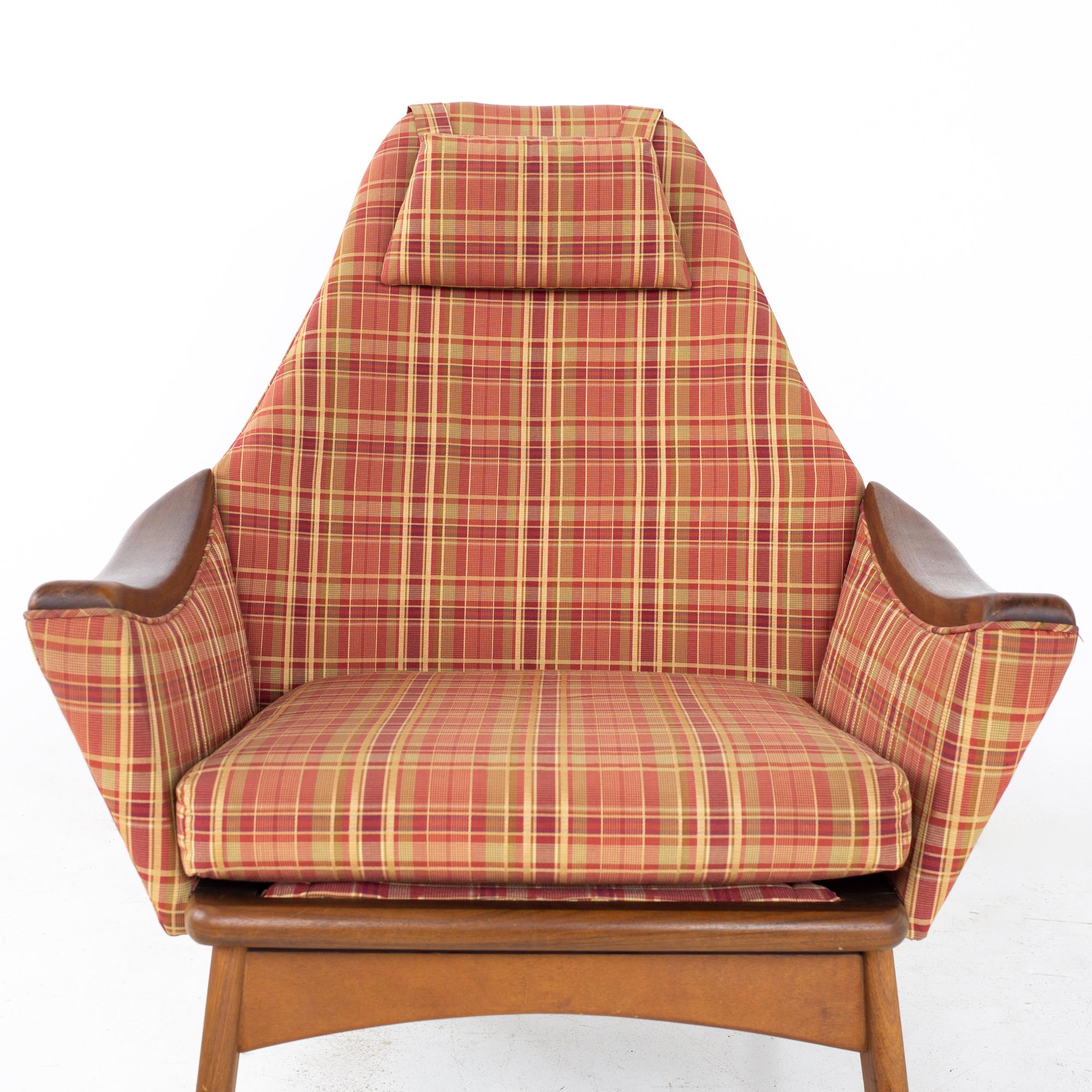 Adrian Pearsall for Craft Associates 1808-C MCM Highback Walnut Lounge Chair In Good Condition In Countryside, IL