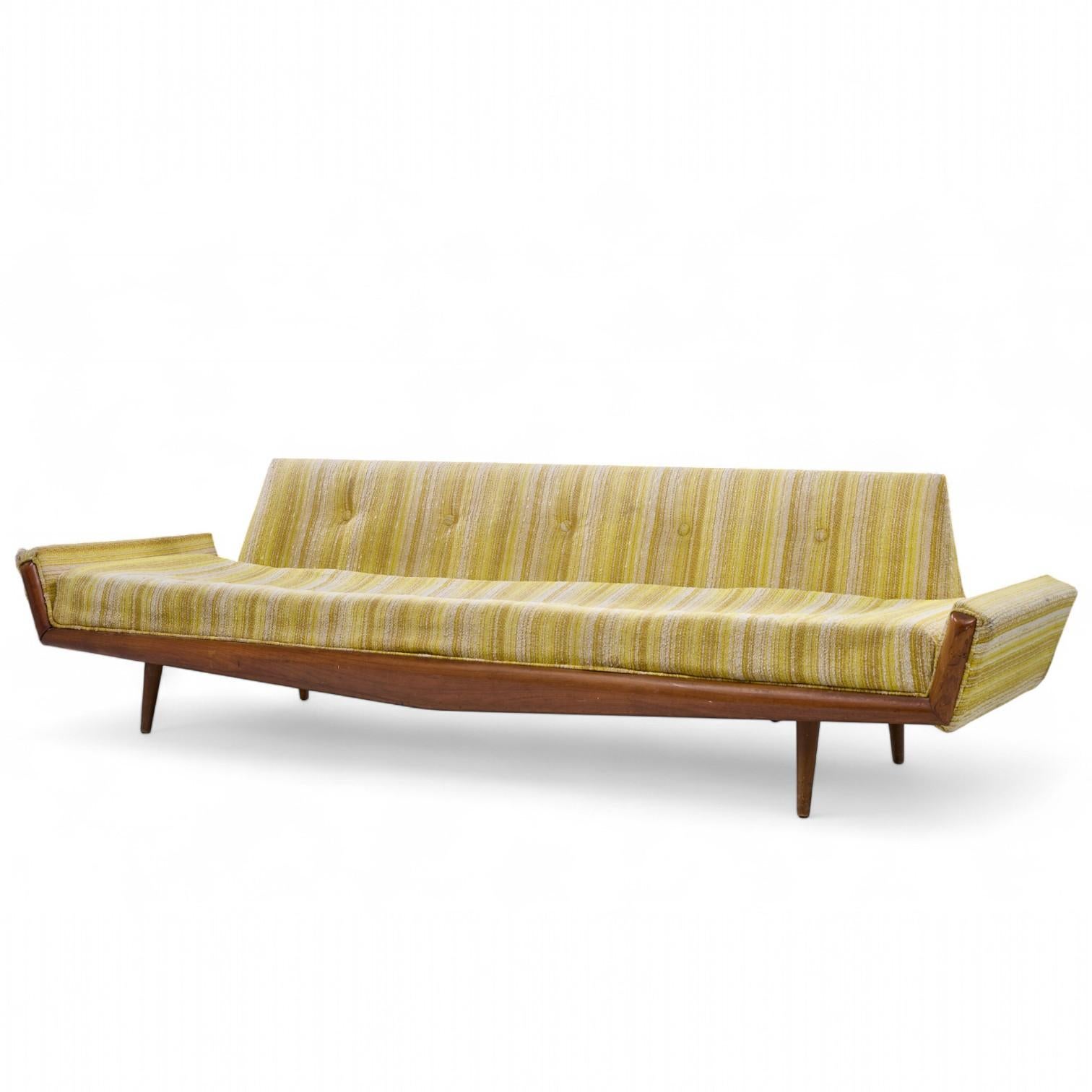 Adrian Pearsall for Craft Associates 2000-S Mid Century Walnut Gondola Sofa Moderno de mediados de siglo en venta