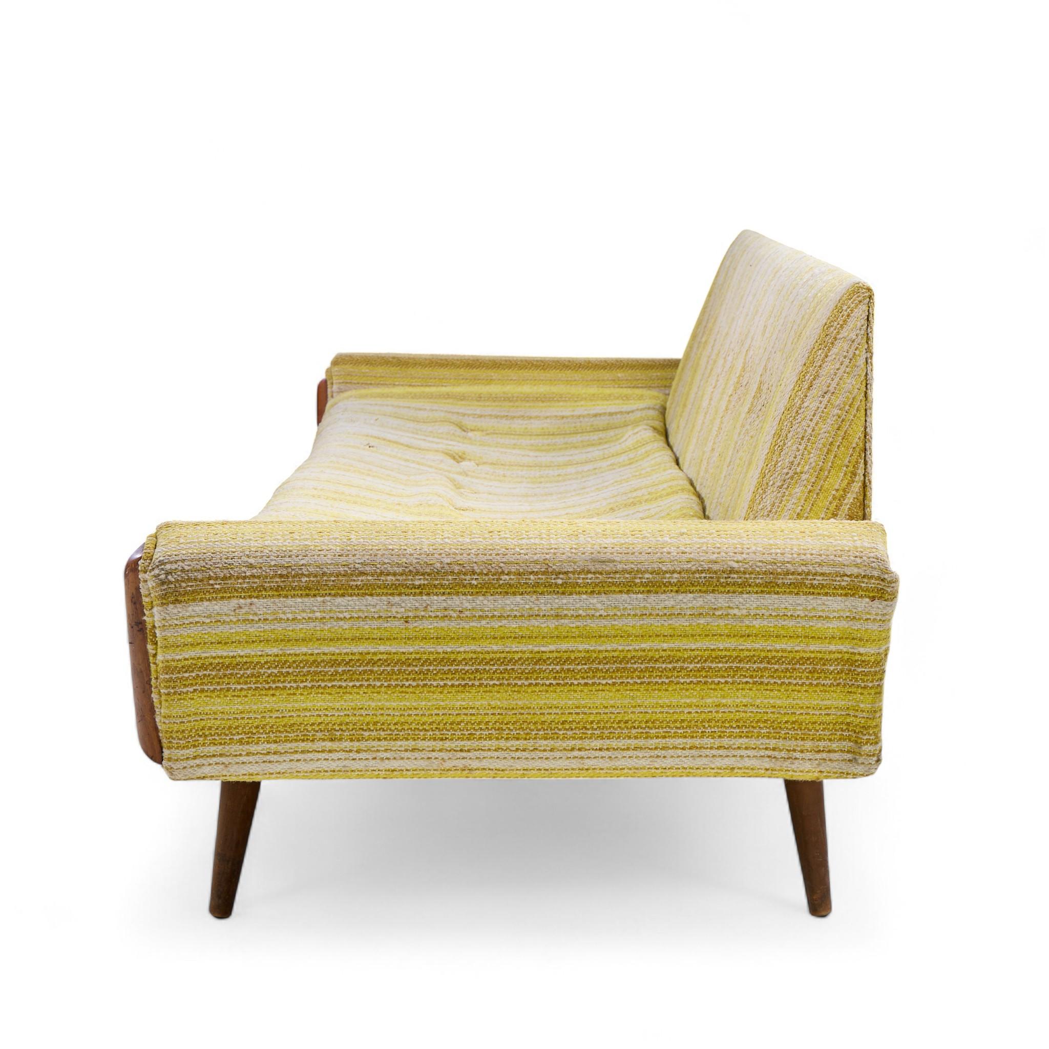 Adrian Pearsall for Craft Associates 2000-S Mid Century Walnut Gondola Sofa Estadounidense en venta