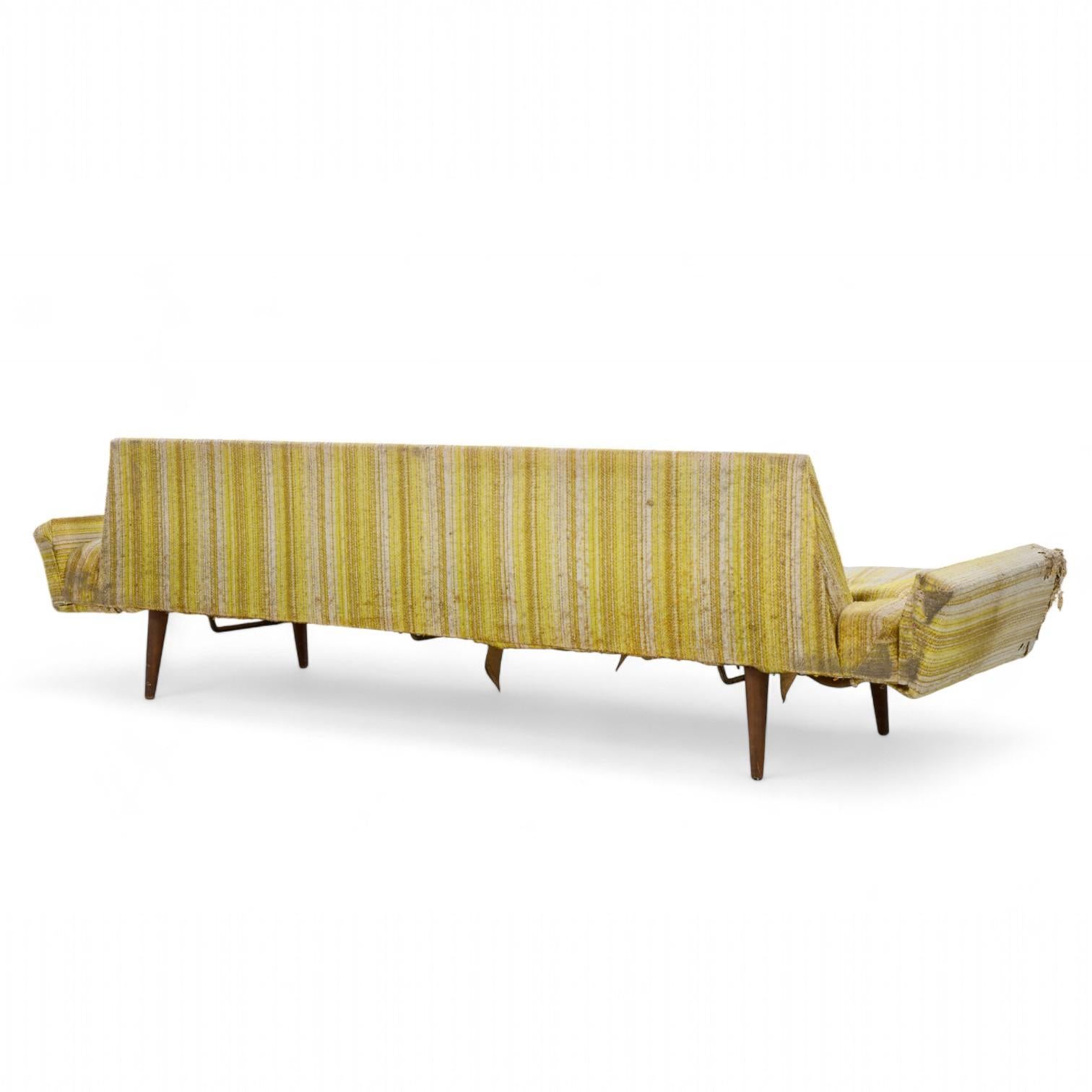 Adrian Pearsall for Craft Associates 2000-S Mid Century Walnut Gondola Sofa Tapicería en venta