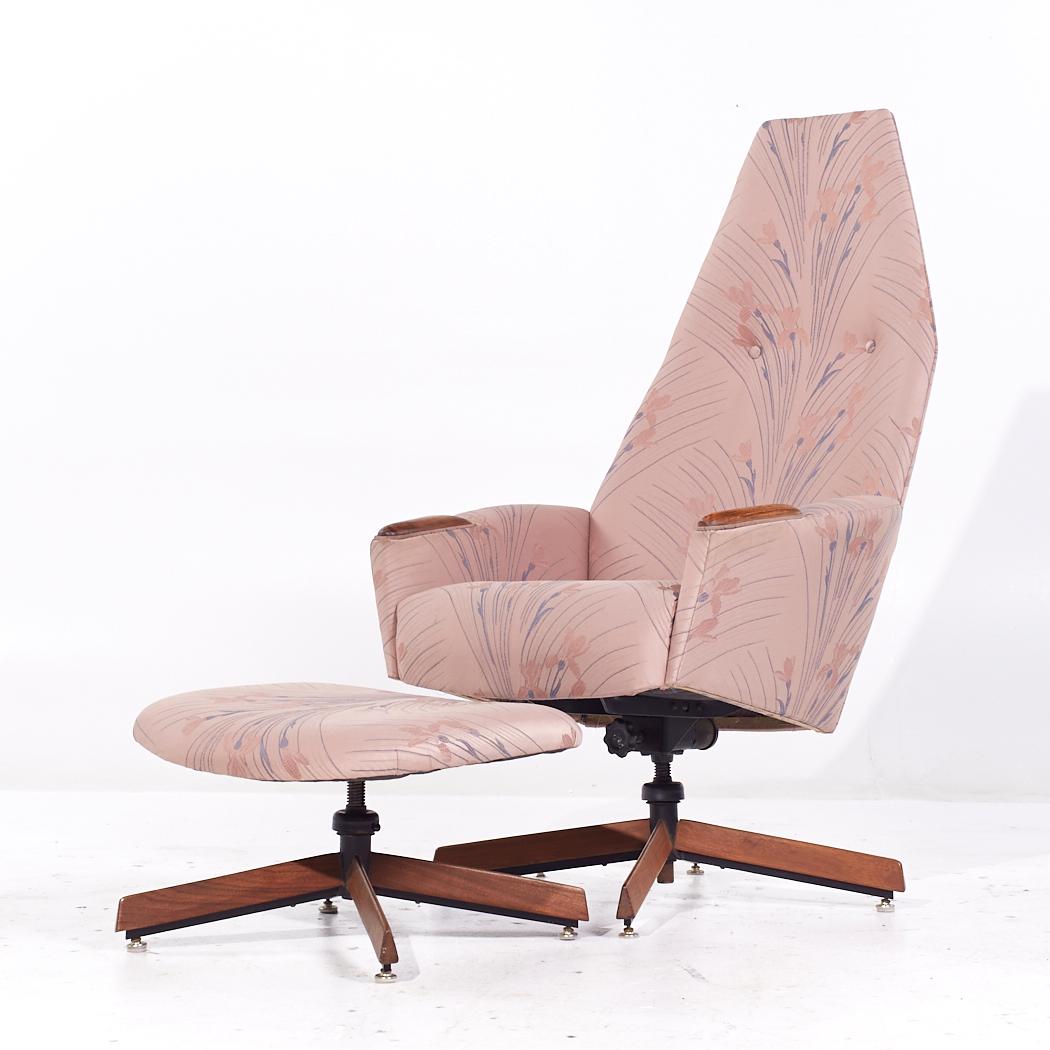 Adrian Pearsall für Craft Associates 2174C MCM Loungesessel aus Nussbaumholz mit Ottomane (Moderne der Mitte des Jahrhunderts) im Angebot
