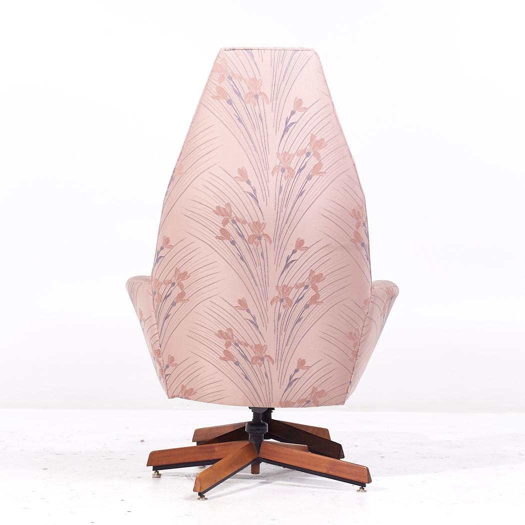 Adrian Pearsall für Craft Associates 2174C MCM Loungesessel aus Nussbaumholz mit Ottomane im Zustand „Gut“ im Angebot in Countryside, IL