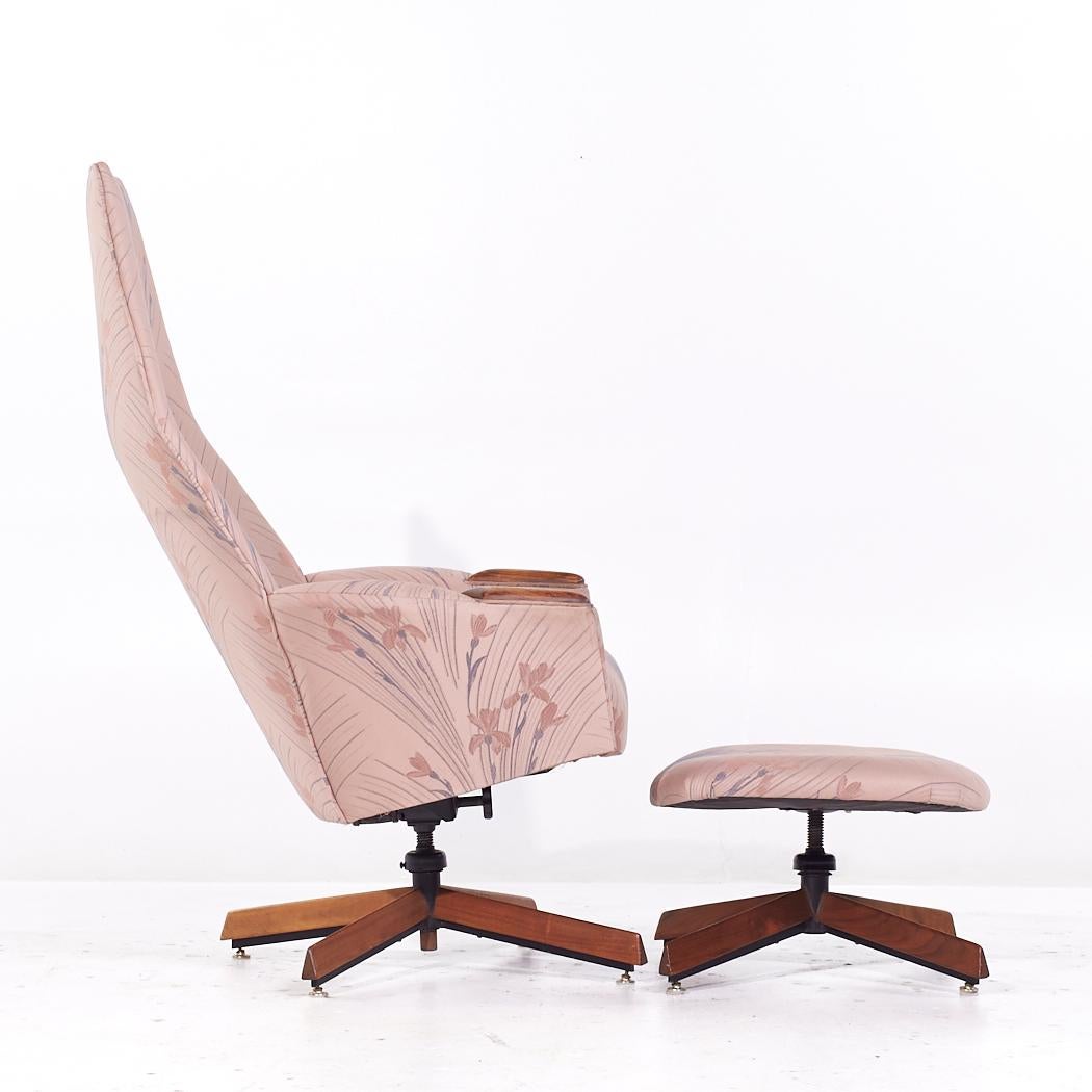 Adrian Pearsall für Craft Associates 2174C MCM Loungesessel aus Nussbaumholz mit Ottomane (Metall) im Angebot