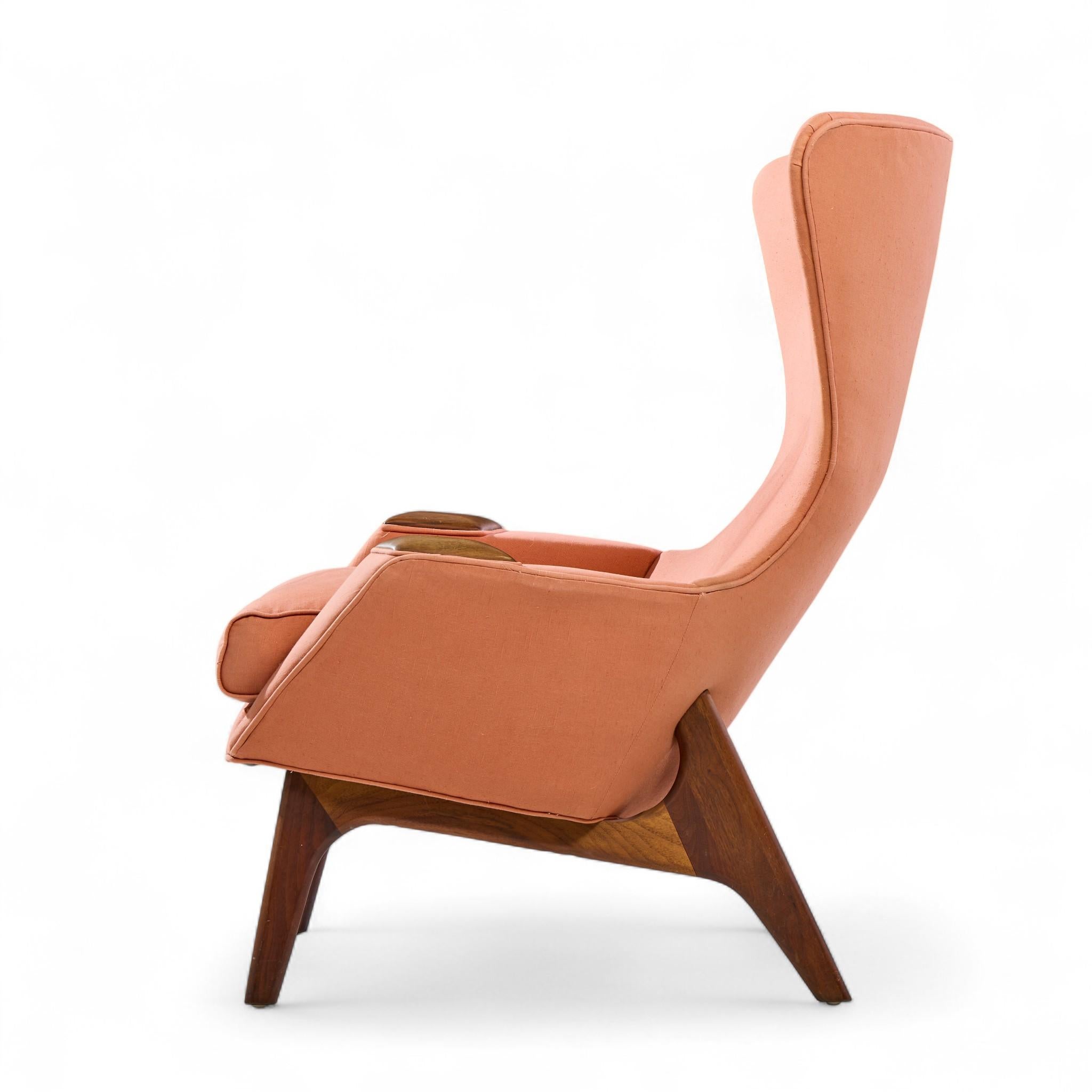 Américain Adrian Pearsall for Craft Associates 2231-C Walnut Wing High Back Chair (chaise à dossier haut en noyer) en vente