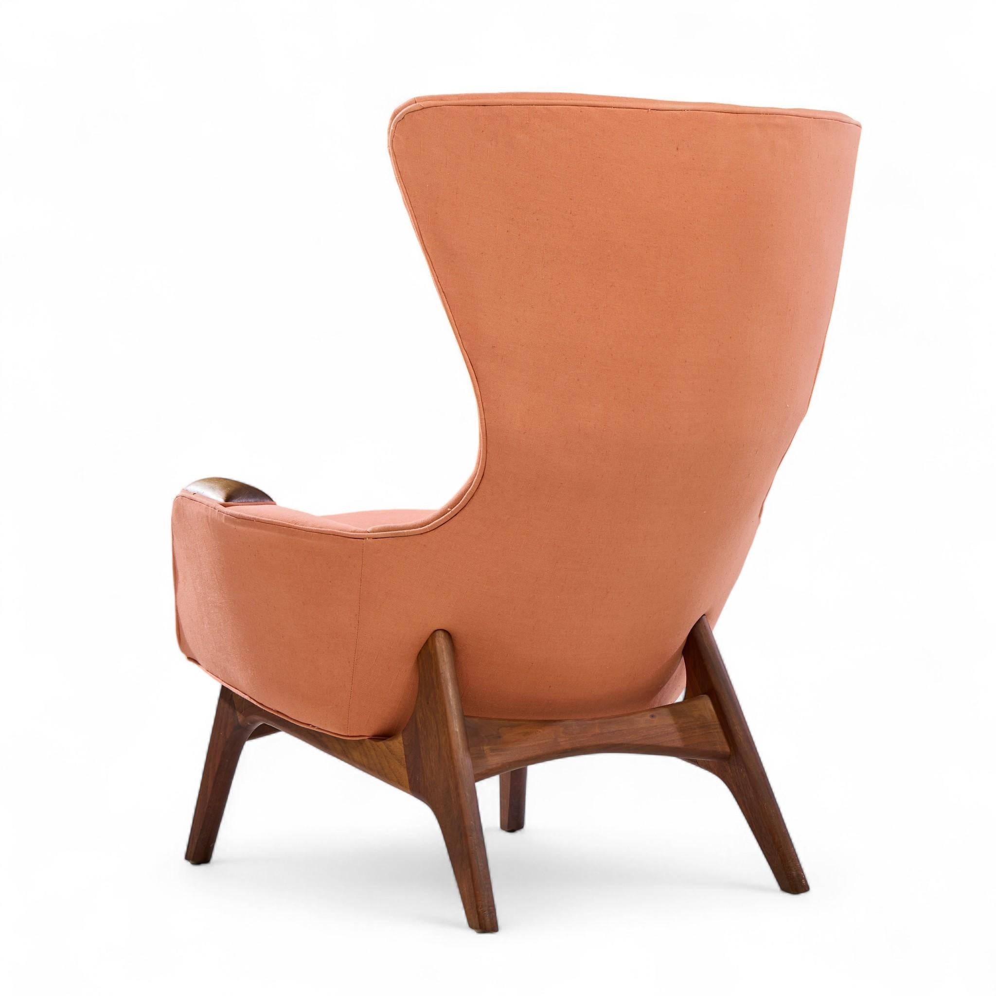 Adrian Pearsall for Craft Associates 2231-C Walnut Wing High Back Chair (chaise à dossier haut en noyer) Bon état - En vente à Franklin Park, IL