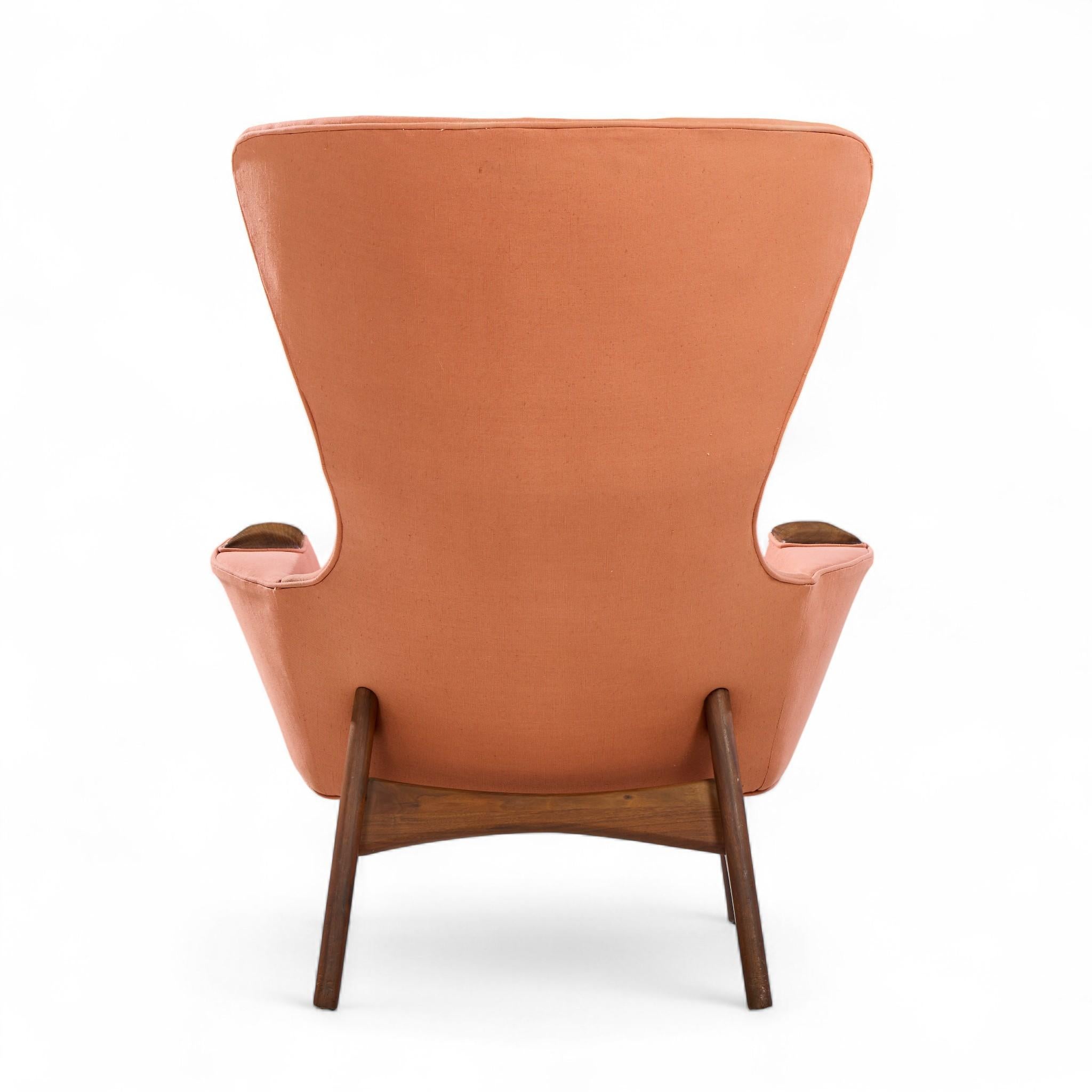 20ième siècle Adrian Pearsall for Craft Associates 2231-C Walnut Wing High Back Chair (chaise à dossier haut en noyer) en vente