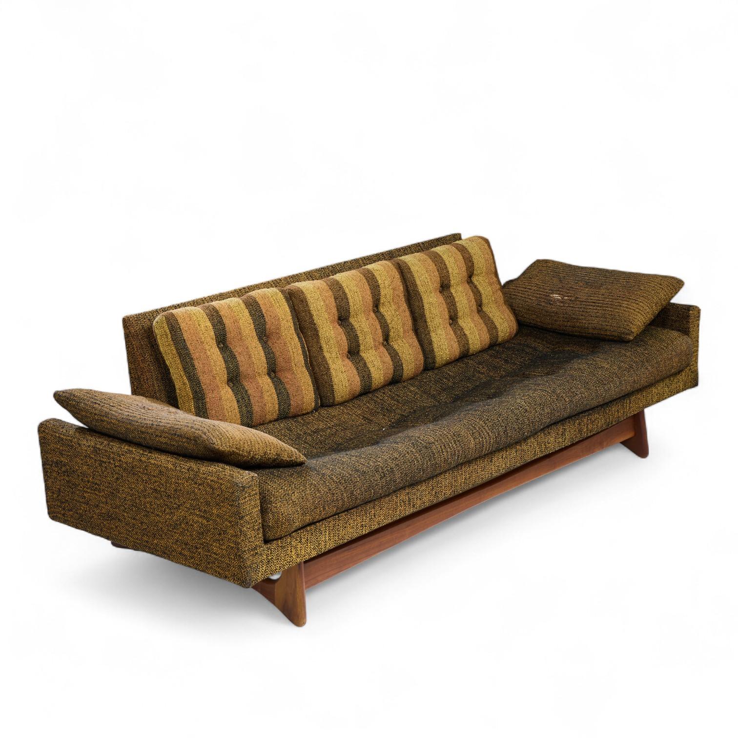 Adrian Pearsall for Craft Associates 2408-S Mid Century Walnut Gondola Sofa im Angebot 2