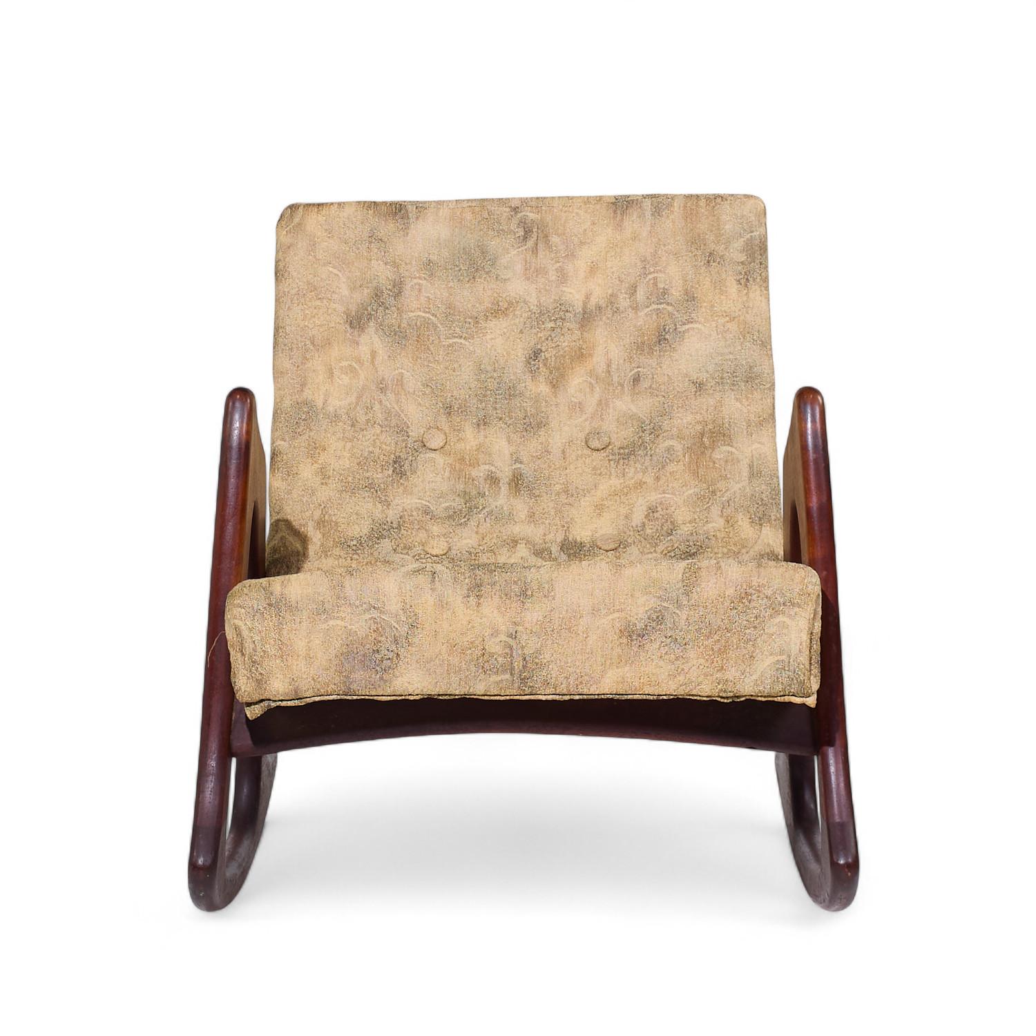 Adrian Pearsall per Craft Associates 812-CR Sedia da salotto a dondolo in legno di noce del Medioevo

Questa sedia a dondolo misura: 26 di larghezza x 32 di profondità x 32 di altezza, con un'altezza della seduta di 17 e un'altezza dei