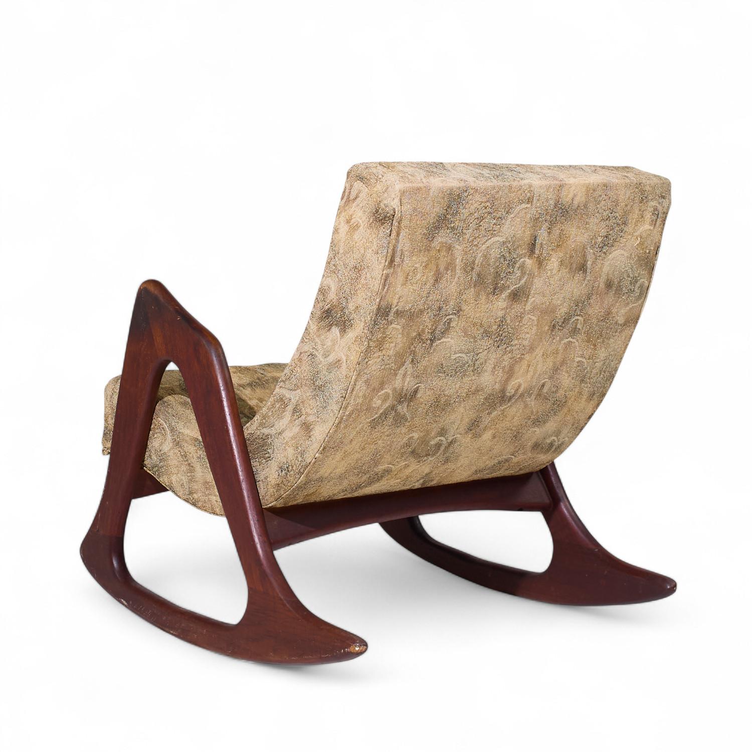 Adrian Pearsall per Craft Associates 812-CR Sedia da salotto a dondolo in noce In condizioni buone in vendita a Countryside, IL