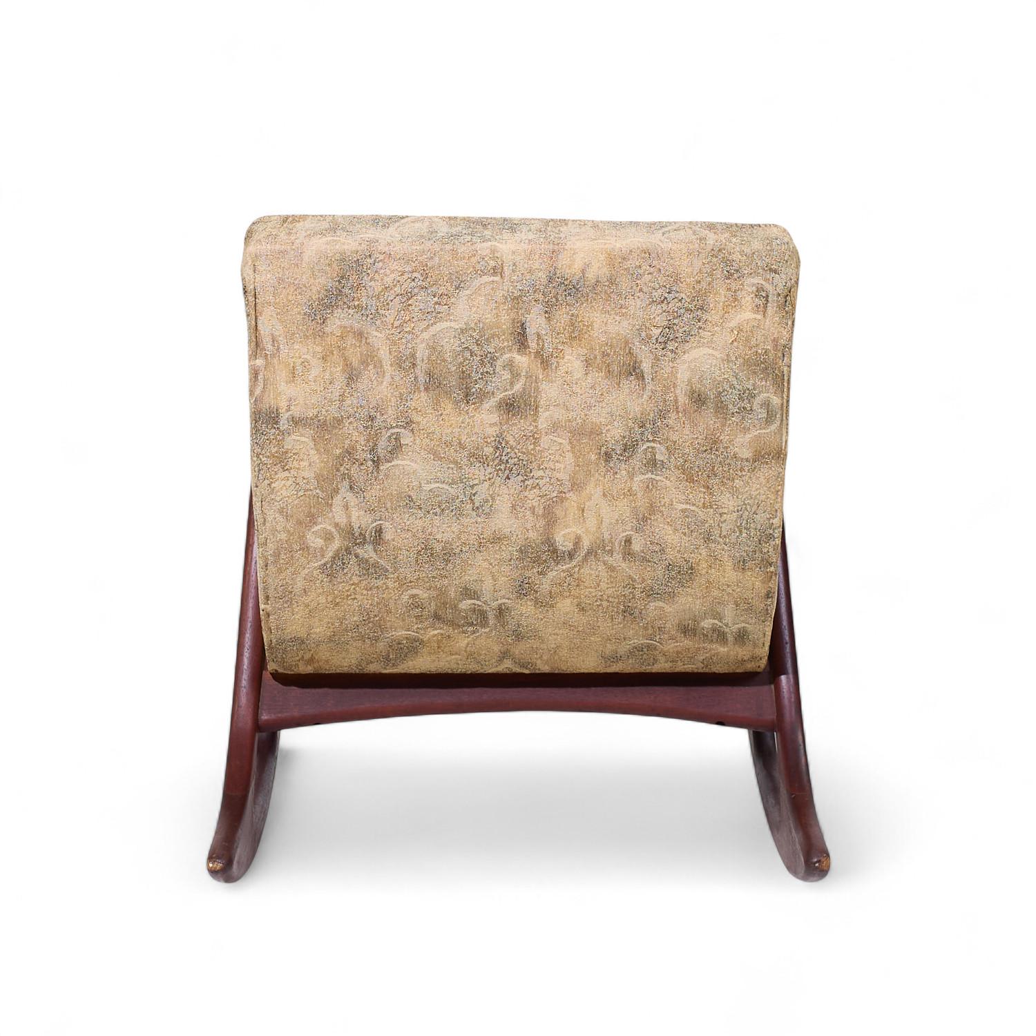 XX secolo Adrian Pearsall per Craft Associates 812-CR Sedia da salotto a dondolo in noce in vendita