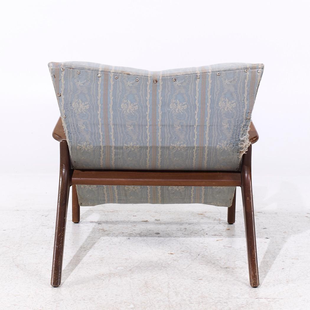 Adrian Pearsall for Craft Associates 990LC Mid Century Walnut Lounge Chair In Good Condition For Sale In Countryside, IL