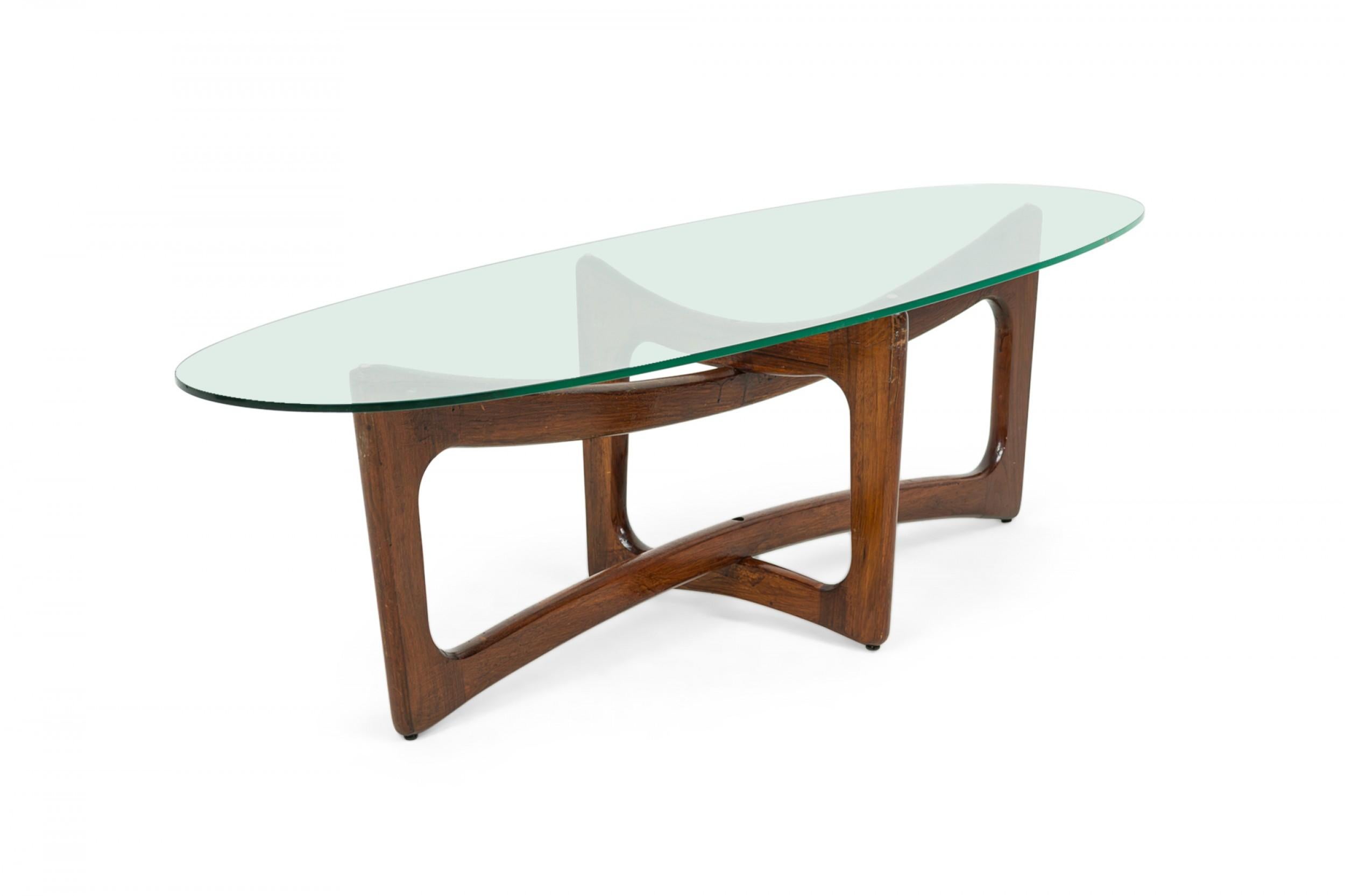 Fait main Adrian Pearsall pour Craft Associates Table à cocktail en noyer avec plateau en verre 'Bowtie'. en vente
