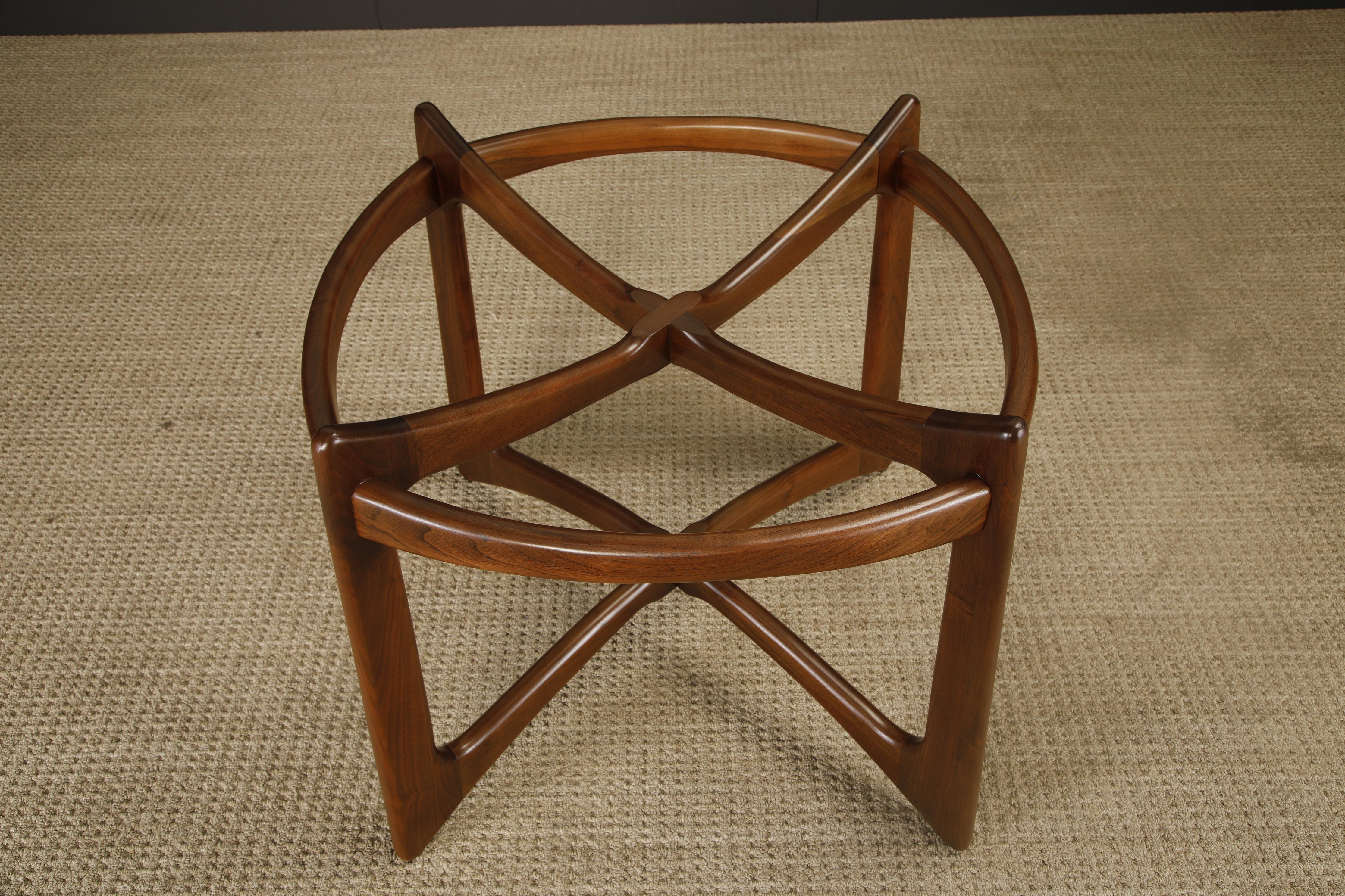 Tavolo da pranzo 'Compass' in noce di Adrian Pearsall per Craft Associates, anni '60 In condizioni ottime in vendita a Los Angeles, CA