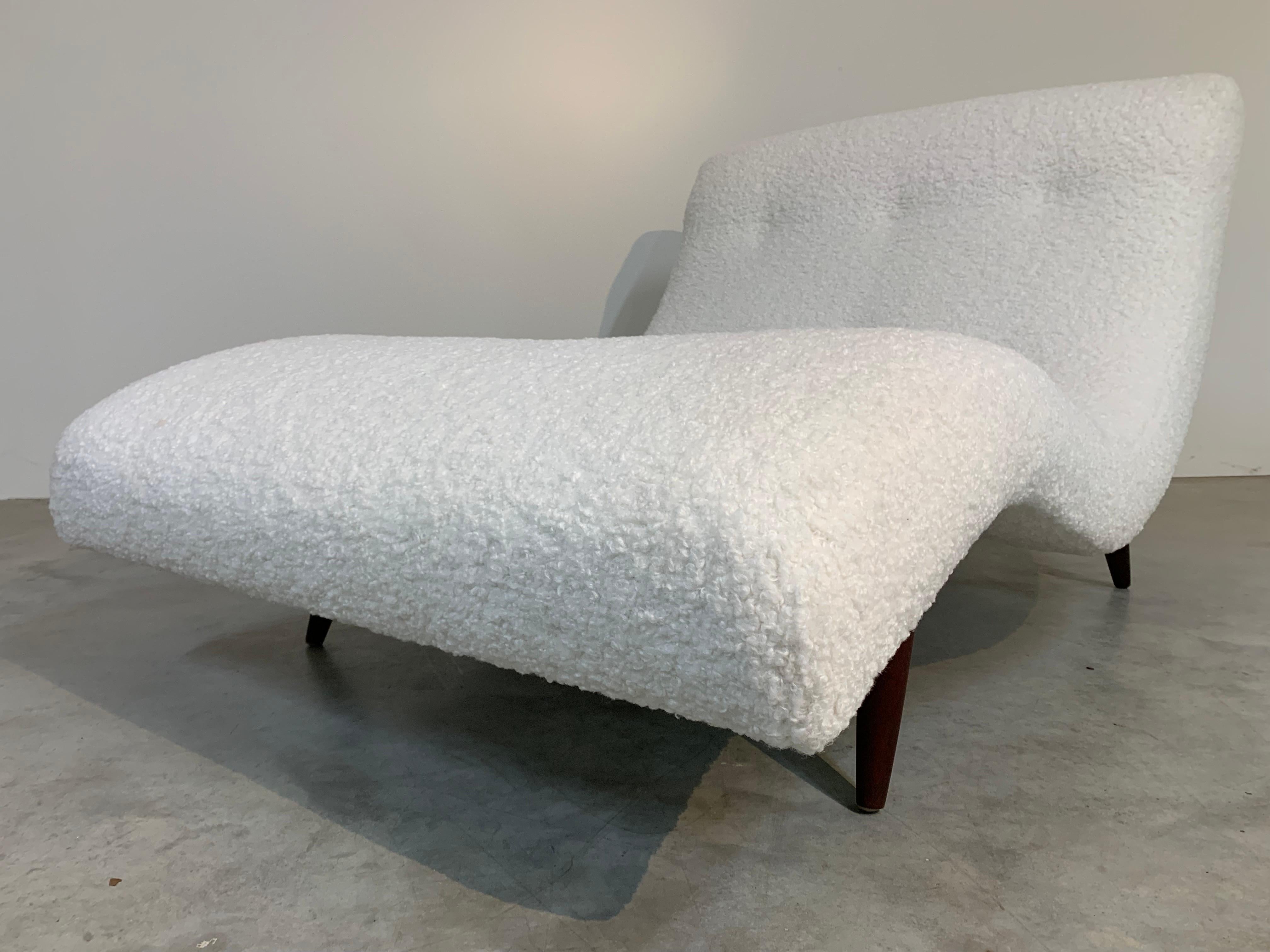 Adrian Pearsall for Craft Associates Double Wave Chaise in Fresh Boucle In Excellent Condition In Southampton, NJ