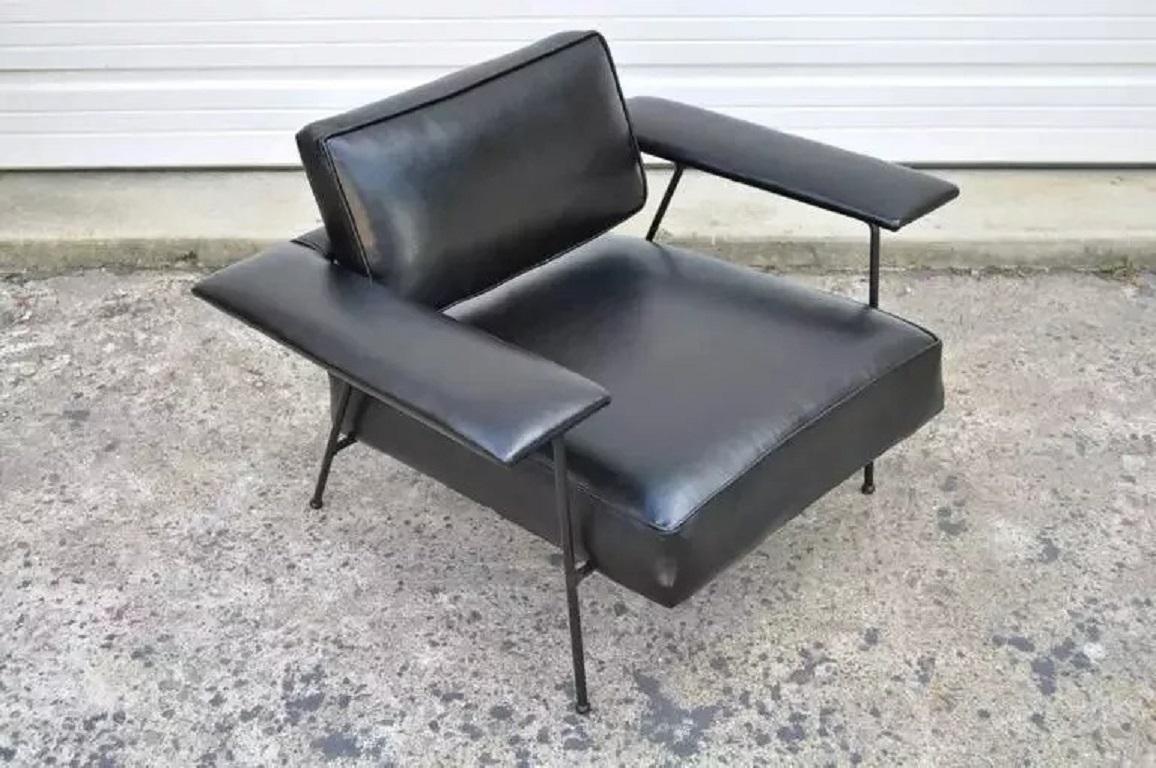 Mid-Century Modern Adrian Pearsall pour Craft Associates Chaise longue et ottoman en cuir à armature en fer en vente