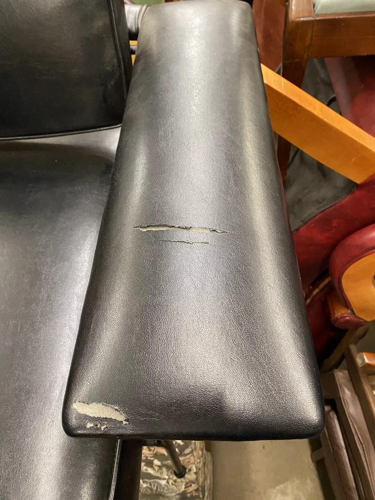 20ième siècle Adrian Pearsall pour Craft Associates Chaise longue et ottoman en cuir à armature en fer en vente