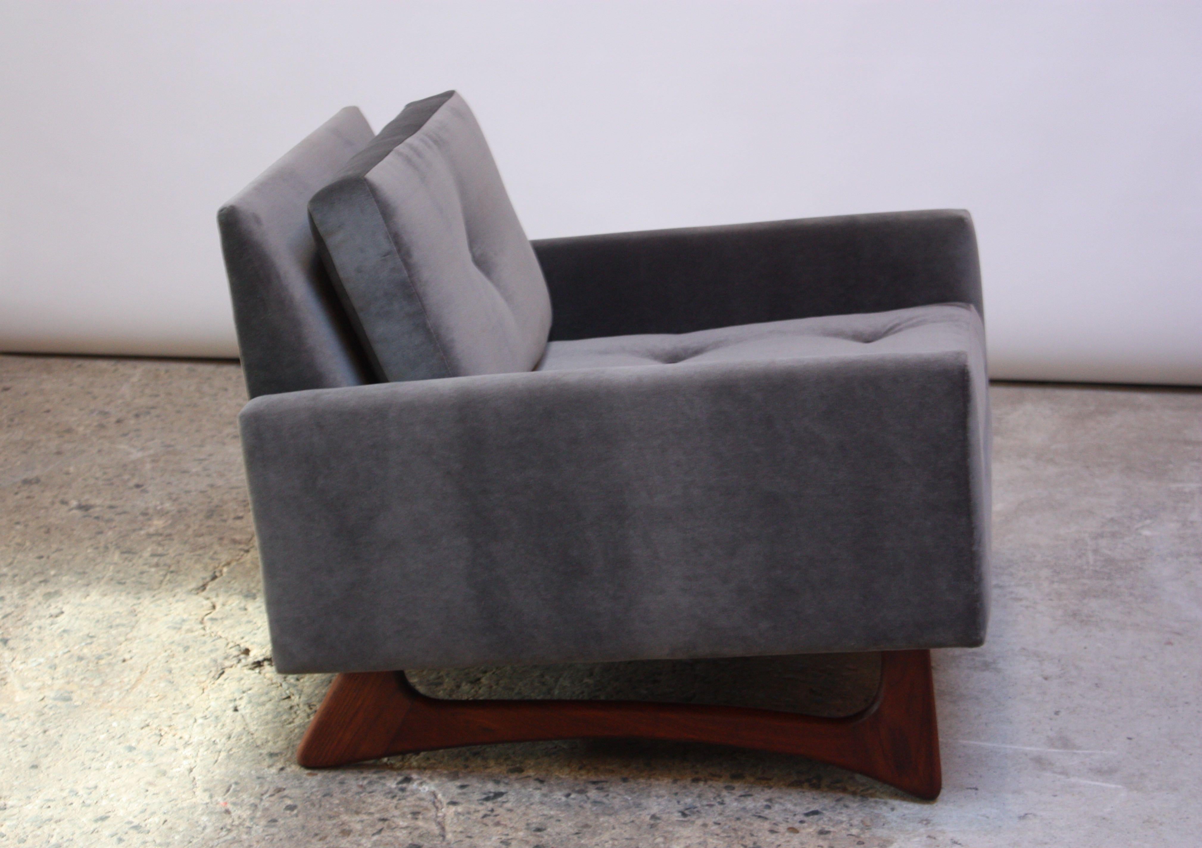 Adrian Pearsall for Craft Associates Lounge Chair in Walnut and Velvet In Good Condition In Brooklyn, NY