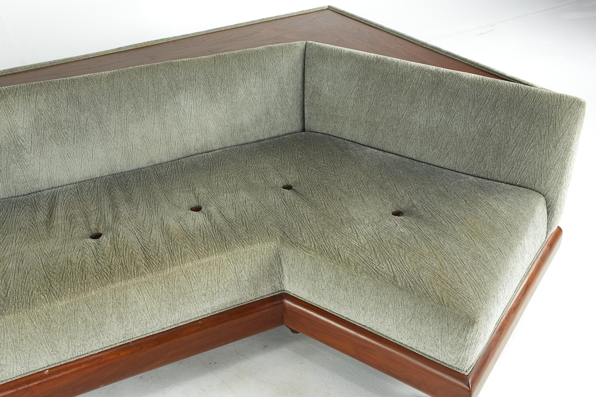 Adrian Pearsall for Craft Associates Mid Century 2300-S Walnut Boomerang Sofa For Sale 2