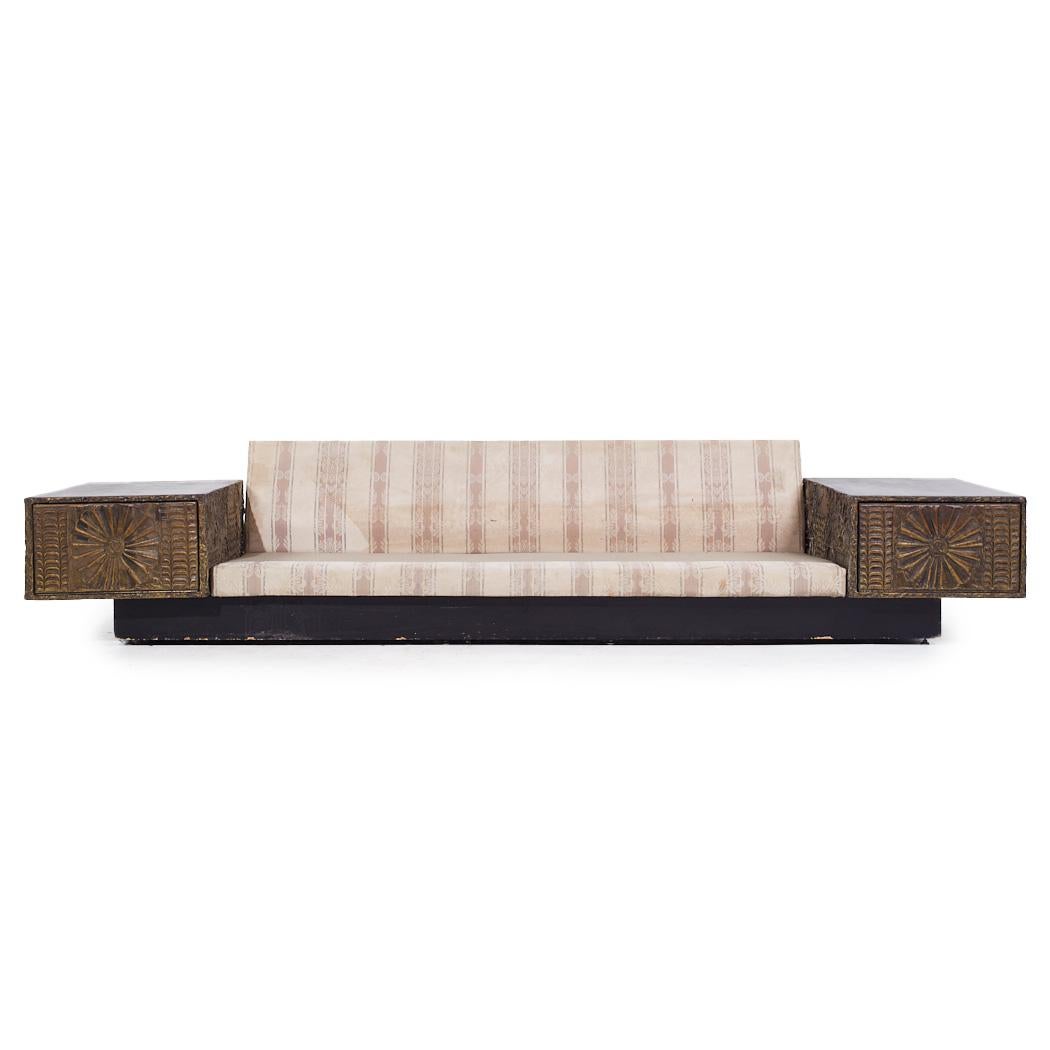 Adrian Pearsall per Craft Associates Divano brutalista di metà secolo

Questo divano misura: 126 di larghezza x 34,5 di profondità x 25 di altezza, con un'altezza della seduta di 10,5 (fino al telaio).

Tutti i mobili possono essere acquistati in