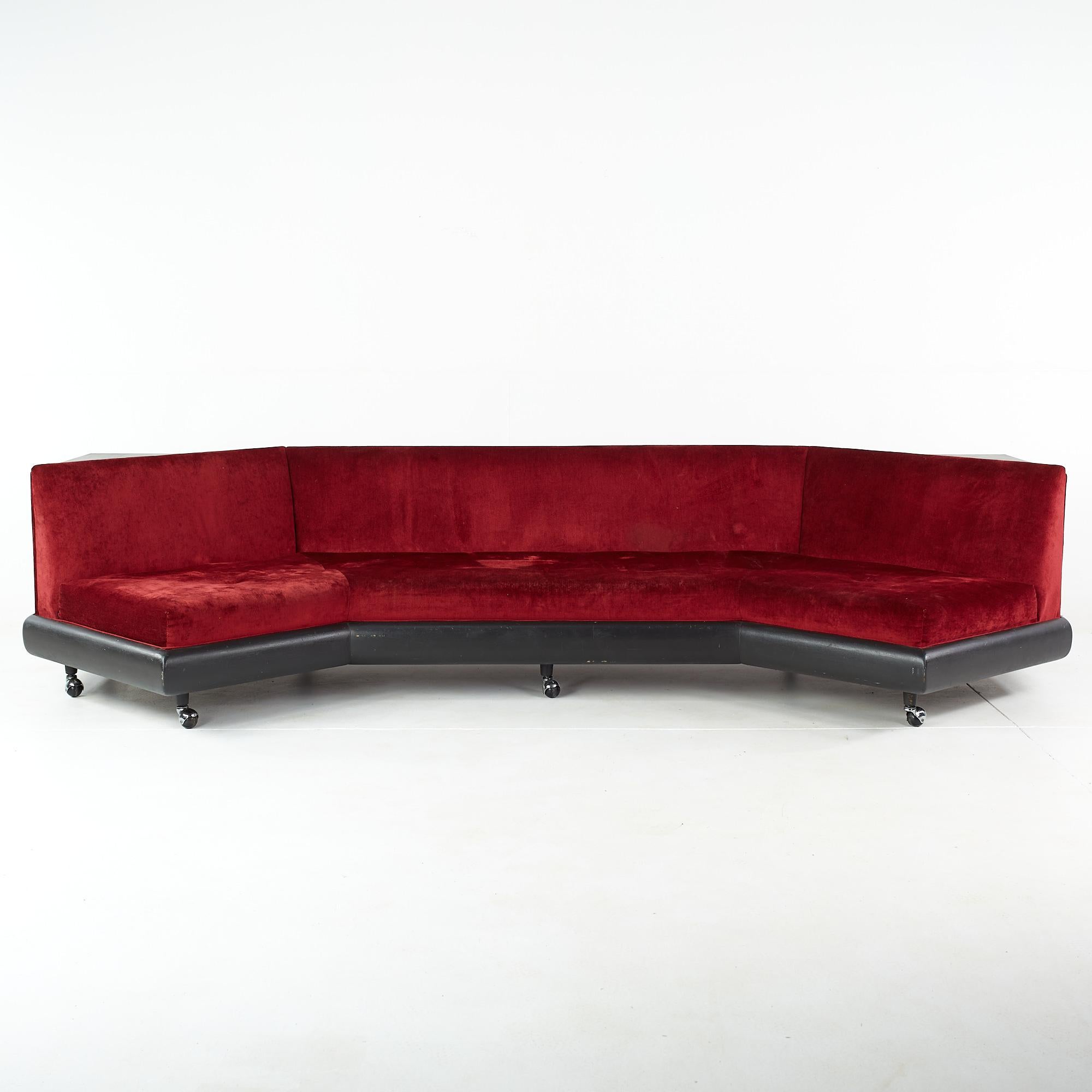 Adrian Pearsall für Craft Associates ebonisiertes Bumerang-Sofa aus der Mitte des Jahrhunderts

Dieses Sofa misst: 123 breit x 53 tief x 28 Zoll hoch, mit einer Sitzhöhe von 15 und Stuhl Abstand von 15 Zoll

Alle Möbelstücke sind in einem so