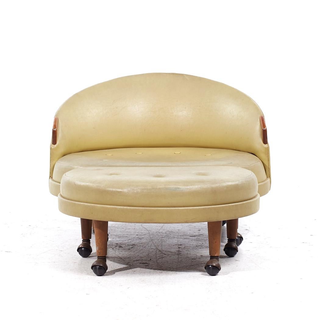 Adrian Pearsall pour Craft Associates, chaise La Havane mi-siècle avec pouf

La chaise mesure : 36 de large x 37 de profond x 27,5 de haut, avec une hauteur d'assise de 14 pouces.
L'ottoman mesure : 30 de large x 19 de profond x 14 de haut

Tous les