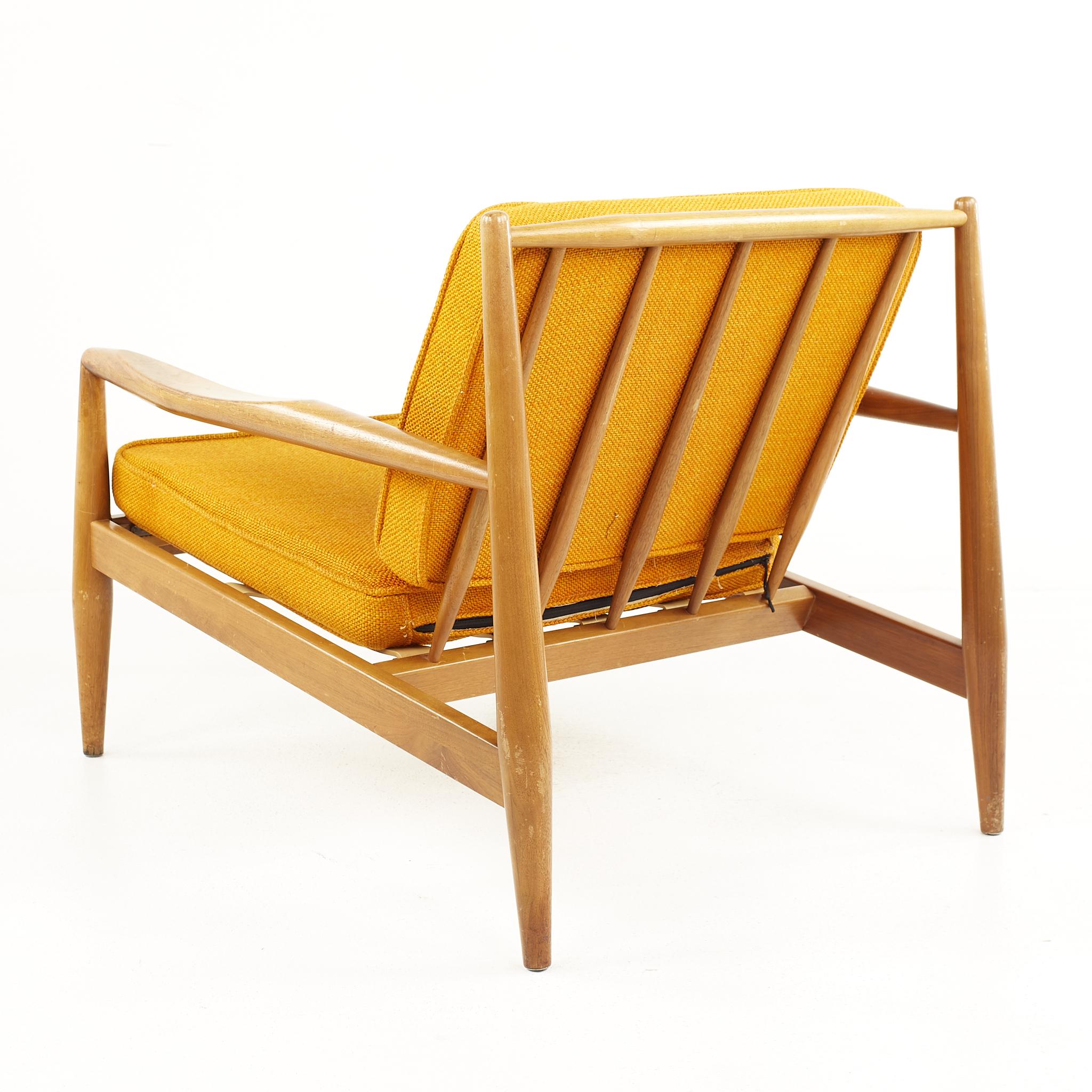 Adrian Pearsall for Craft Associates Mid Century Spindle Back Lounge Chair In Good Condition For Sale In Countryside, IL