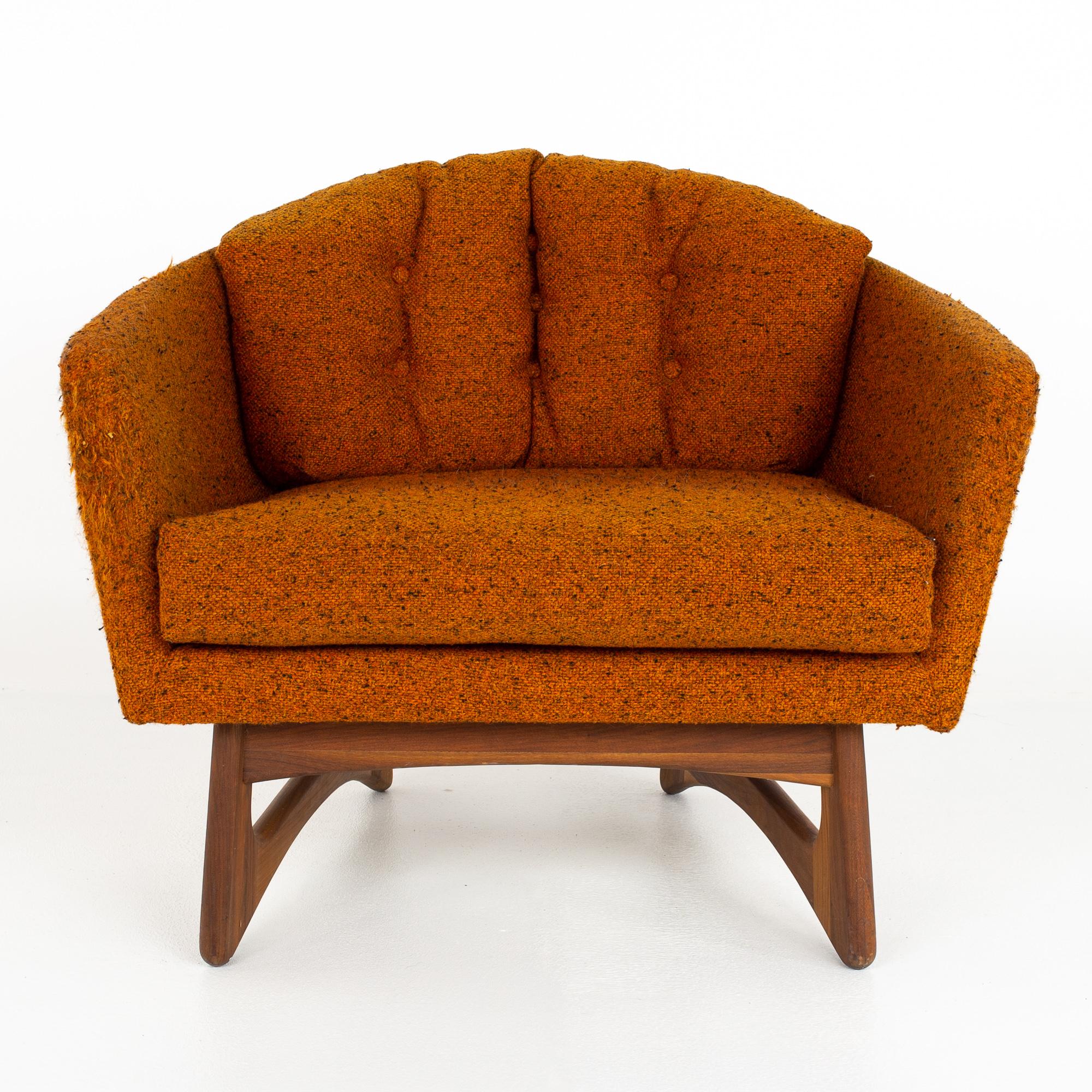 Adrian Pearsall for Craft Associates mid century walnut barrel lounge chair 

Lounge chair measures: 35 wide x 30 deep x 29.5 high, with a seat height of 18 inches and arm height of 24.5 inches

Ready for new upholstery

?All pieces of