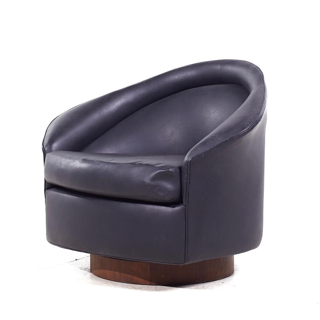 Mid-Century Modern Adrian Pearsall pour Craft Associates Chaise longue pivotante en noyer du milieu du siècle dernier en vente