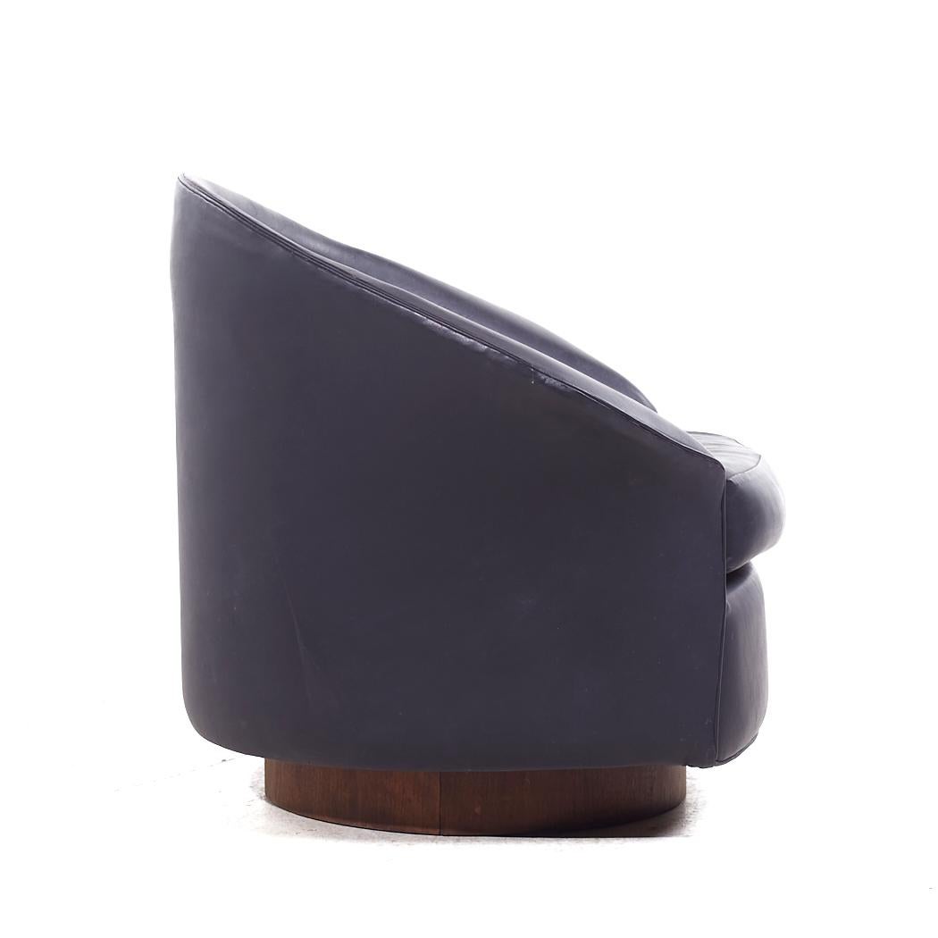 Américain Adrian Pearsall pour Craft Associates Chaise longue pivotante en noyer du milieu du siècle dernier en vente
