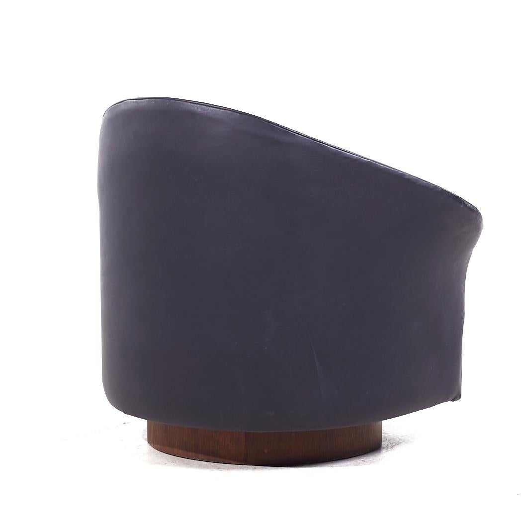 Adrian Pearsall pour Craft Associates Chaise longue pivotante en noyer du milieu du siècle dernier Bon état - En vente à Countryside, IL