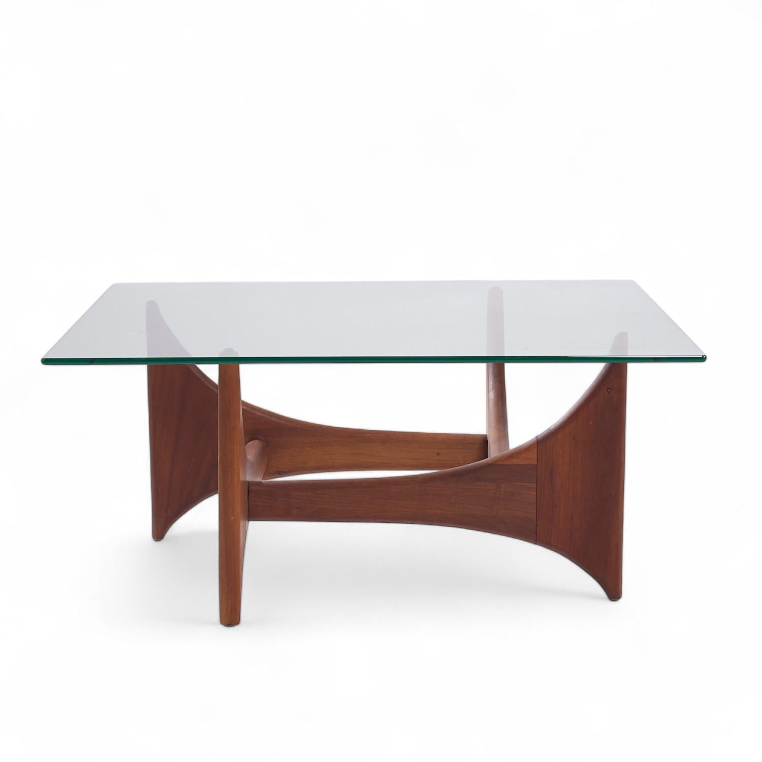 Adrian Pearsall for Craft Associates Mid Century Walnut Coffee Table In Good Condition For Sale In Countryside, IL