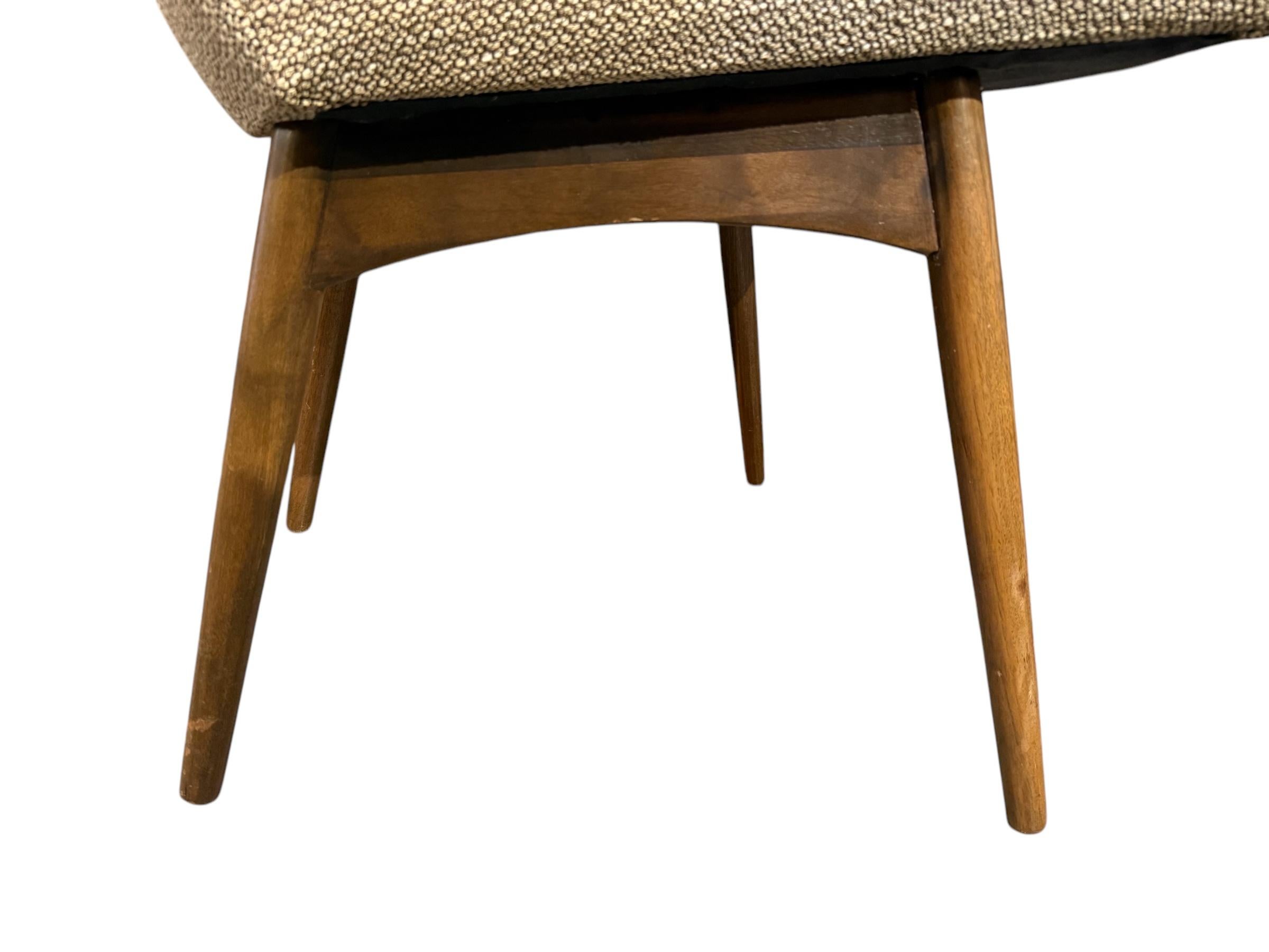 Legno Set di 6 sedie da pranzo in noce di metà secolo Adrian Pearsall per Craft Associates in vendita