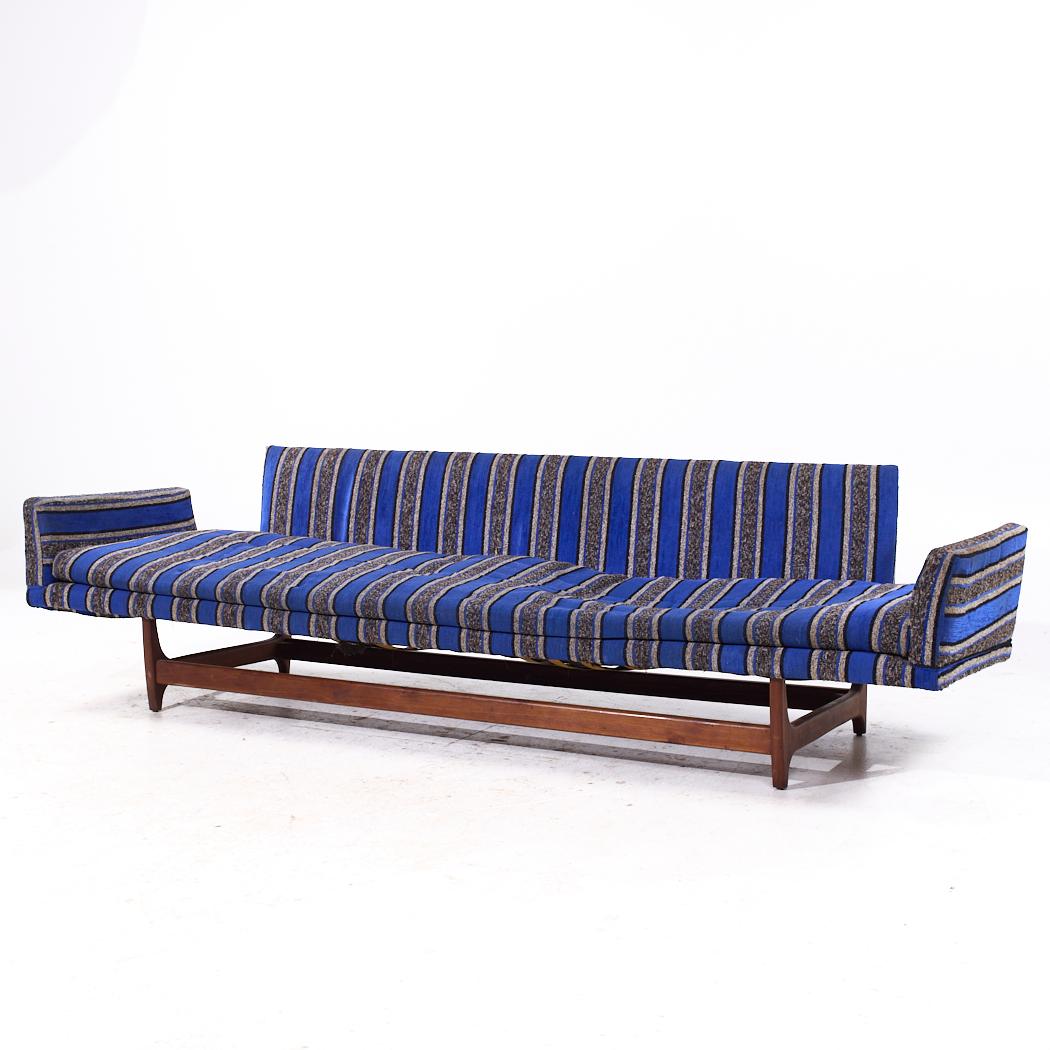 Mid-Century moderno Adrian Pearsall per Craft Associates Divano Gondola in legno di noce del Medioevo in vendita