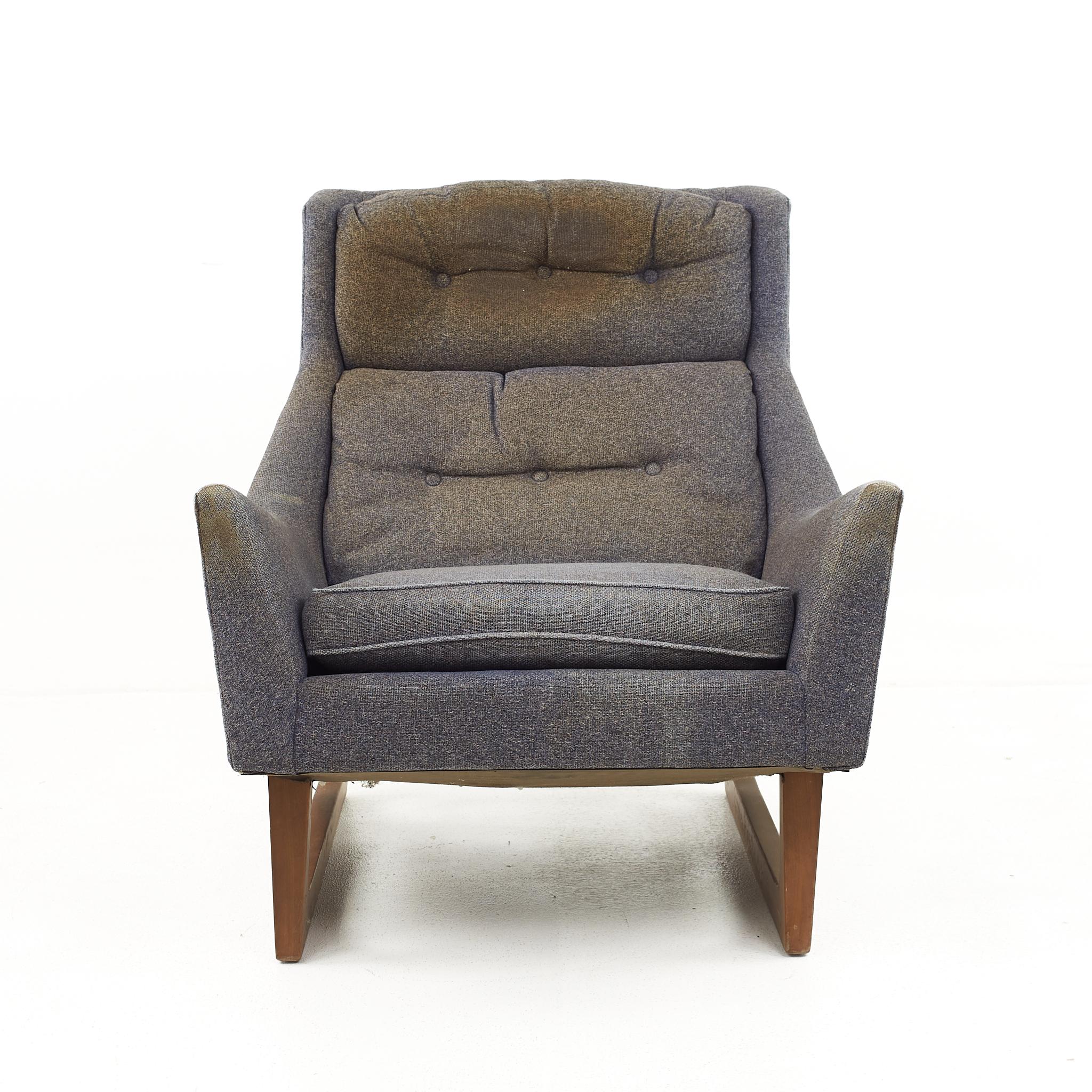 Adrian Pearsall for craft associates style mid century walnut lounge chair

The chair measures: 30 wide x 33 deep x 34 high, with a seat height of 18 inches and arm height of 21 inches

Ready for new upholstery. This service is available for an